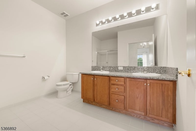 Clifton City, New Jersey, 07013, United States, 2 Bedrooms Bedrooms, ,2 BathroomsBathrooms,Residential,For Sale,1870870