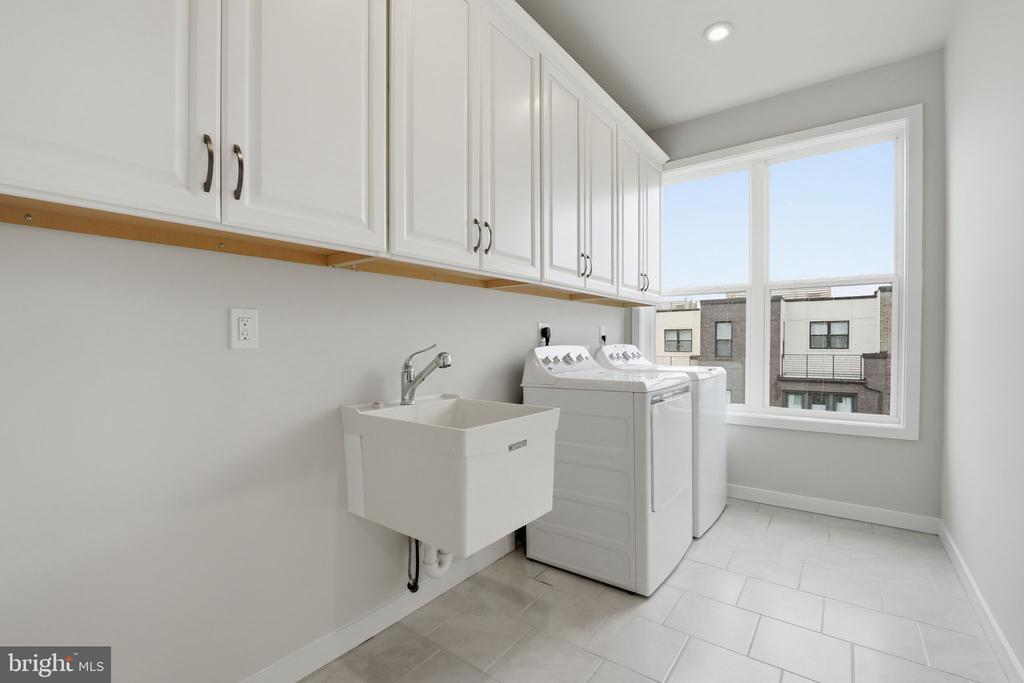 Chantilly, Virginia, 20151, United States, 3 Bedrooms Bedrooms, ,3 BathroomsBathrooms,Residential,For Sale,2048554