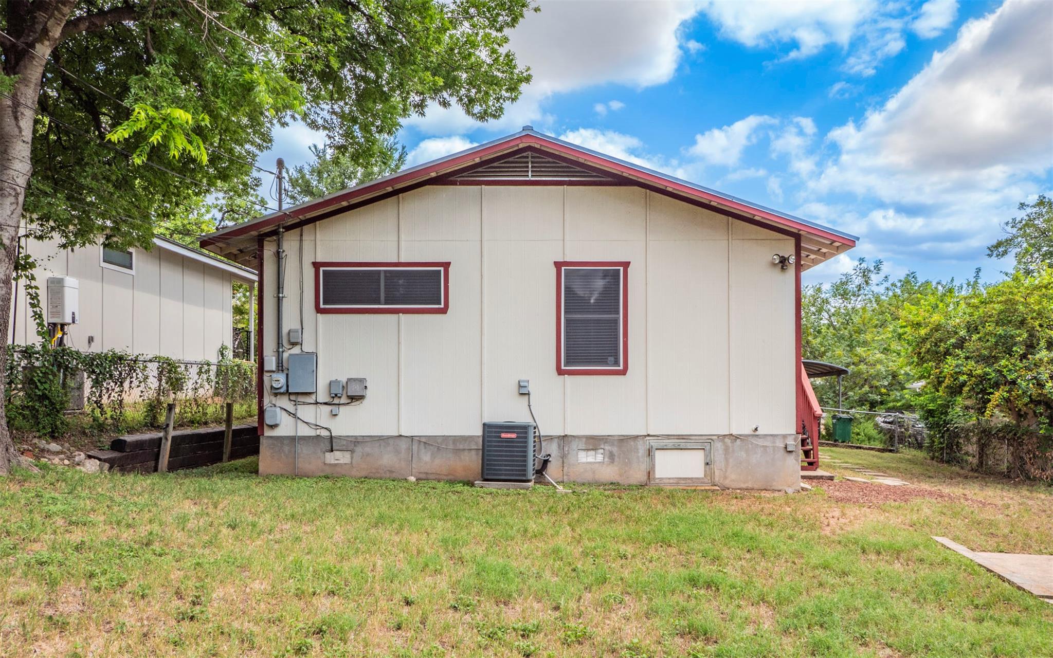 Austin, Texas, 78702, United States, 3 Bedrooms Bedrooms, ,1 BathroomBathrooms,Residential,For Sale,1887406