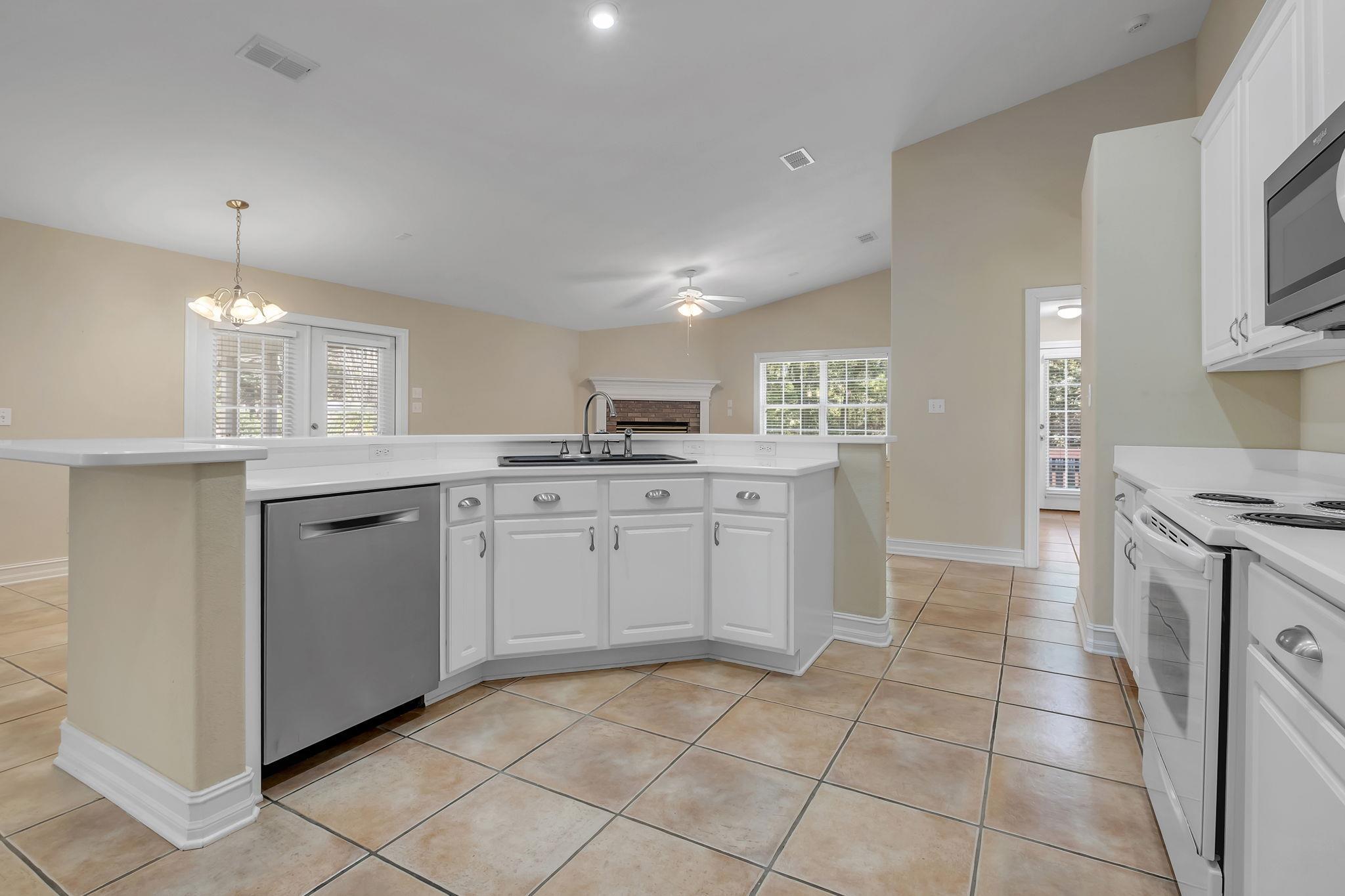 Tallahassee, Florida, 32312, United States, 4 Bedrooms Bedrooms, ,3 BathroomsBathrooms,Residential,For Sale,1966358