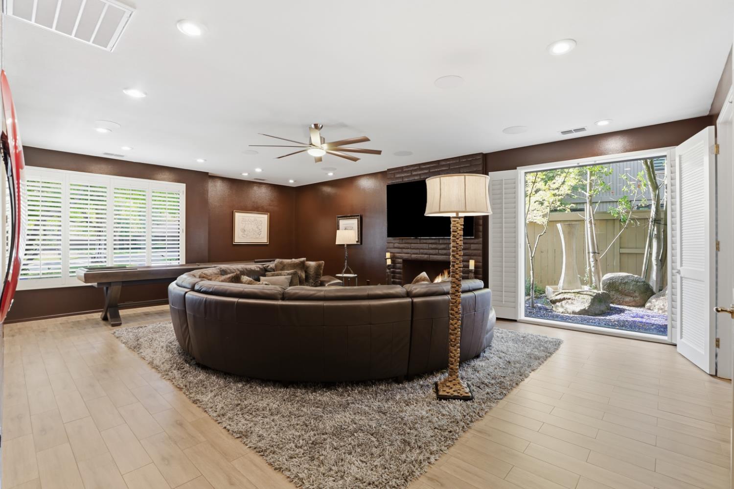 Gold River, California, 95670, United States, 4 Bedrooms Bedrooms, ,5 BathroomsBathrooms,Residential,For Sale,1987751