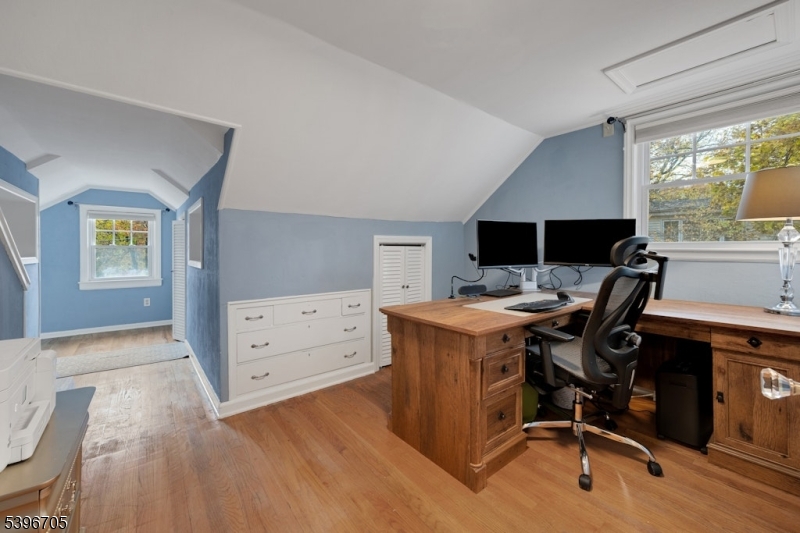 Mountain Lakes Boro, New Jersey, 07046, United States, 3 Bedrooms Bedrooms, ,2 BathroomsBathrooms,Residential,For Sale,1991088