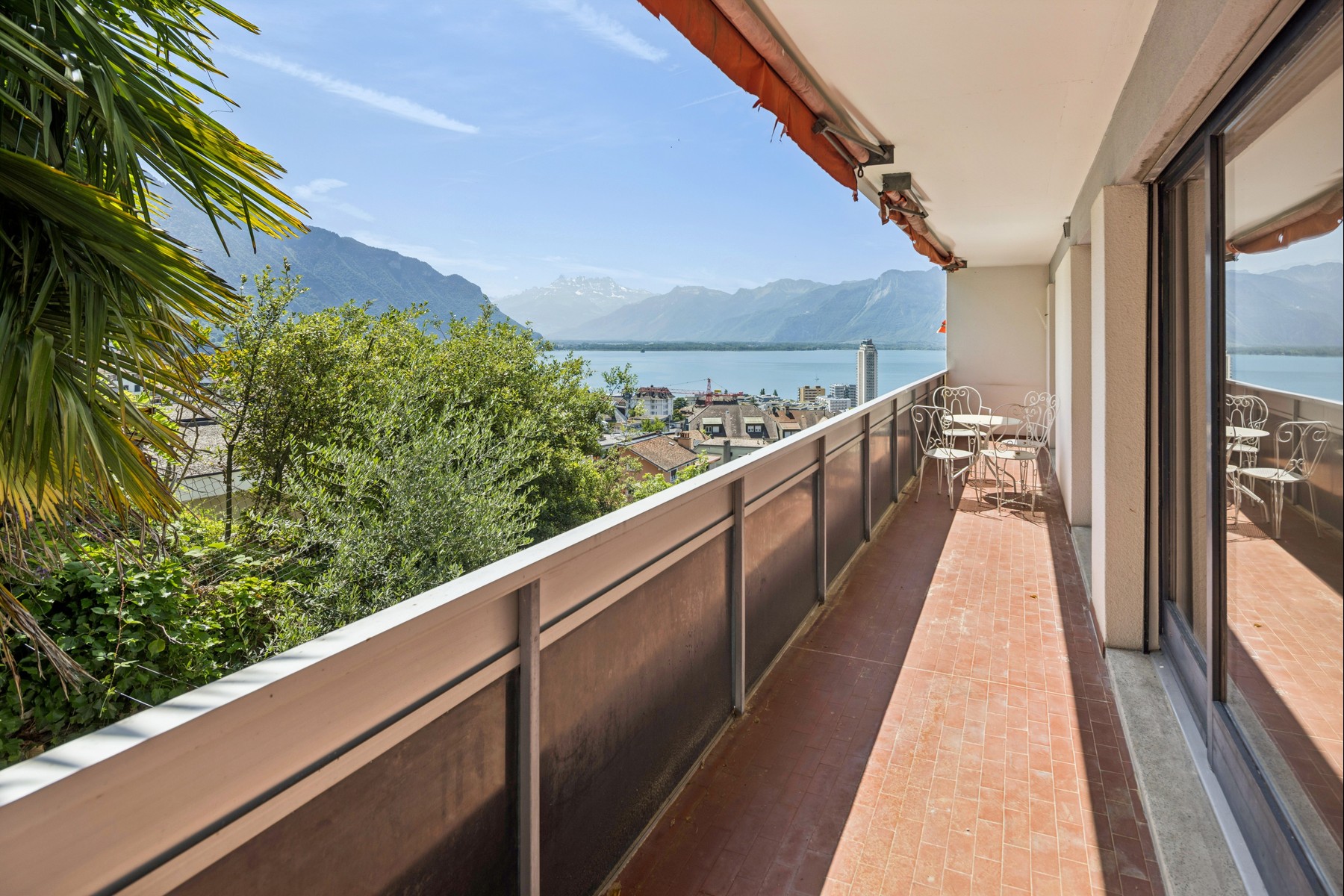  Stunning 2.5-room top-floor apartment with a panoramic balcony in Montreux - 物件實景