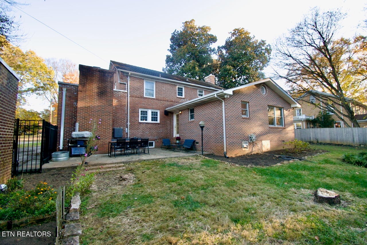 Maryville, Tennessee, 37803, United States, 4 Bedrooms Bedrooms, ,3 BathroomsBathrooms,Residential,For Sale,1989272