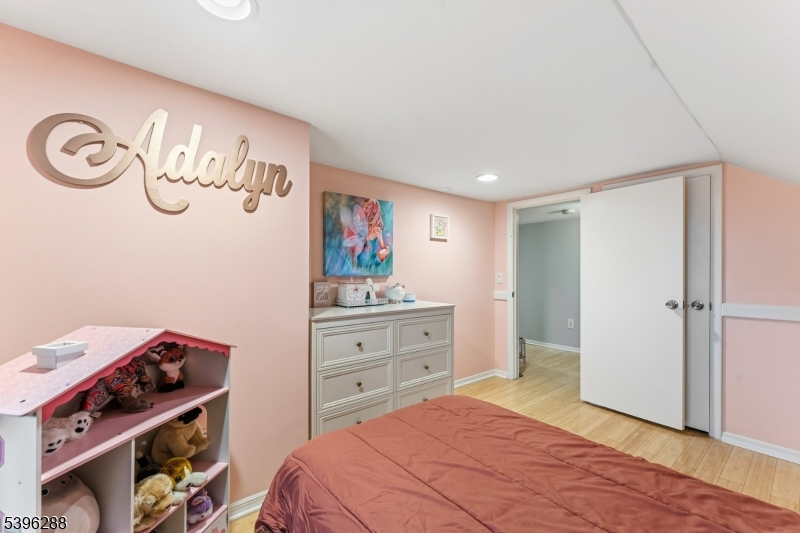 Dunellen Boro, New Jersey, 08812, United States, 5 Bedrooms Bedrooms, ,2 BathroomsBathrooms,Residential,For Sale,1989398