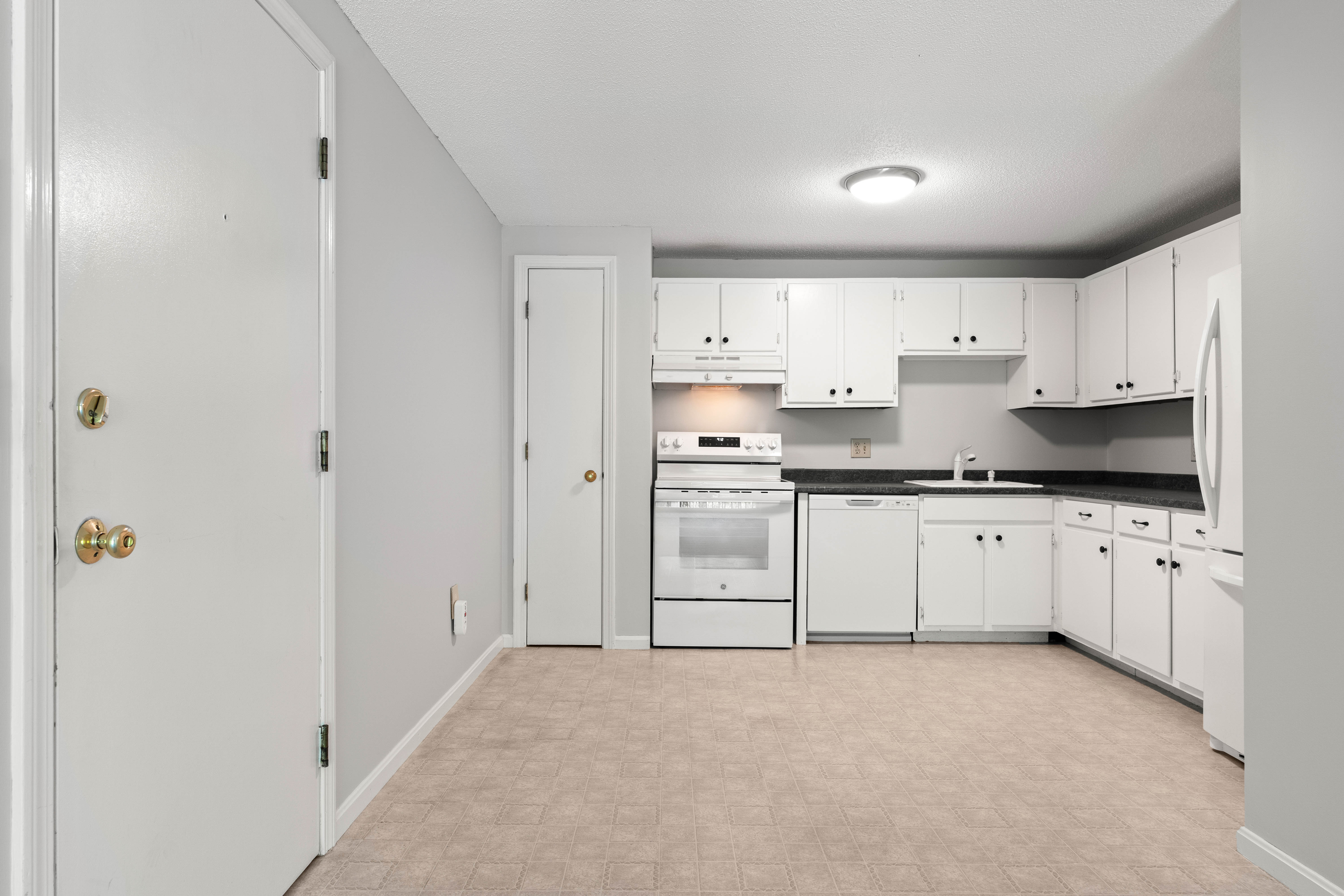  910 White Cedar Boulevard, Portsmouth, NH 03801 - 物件實景