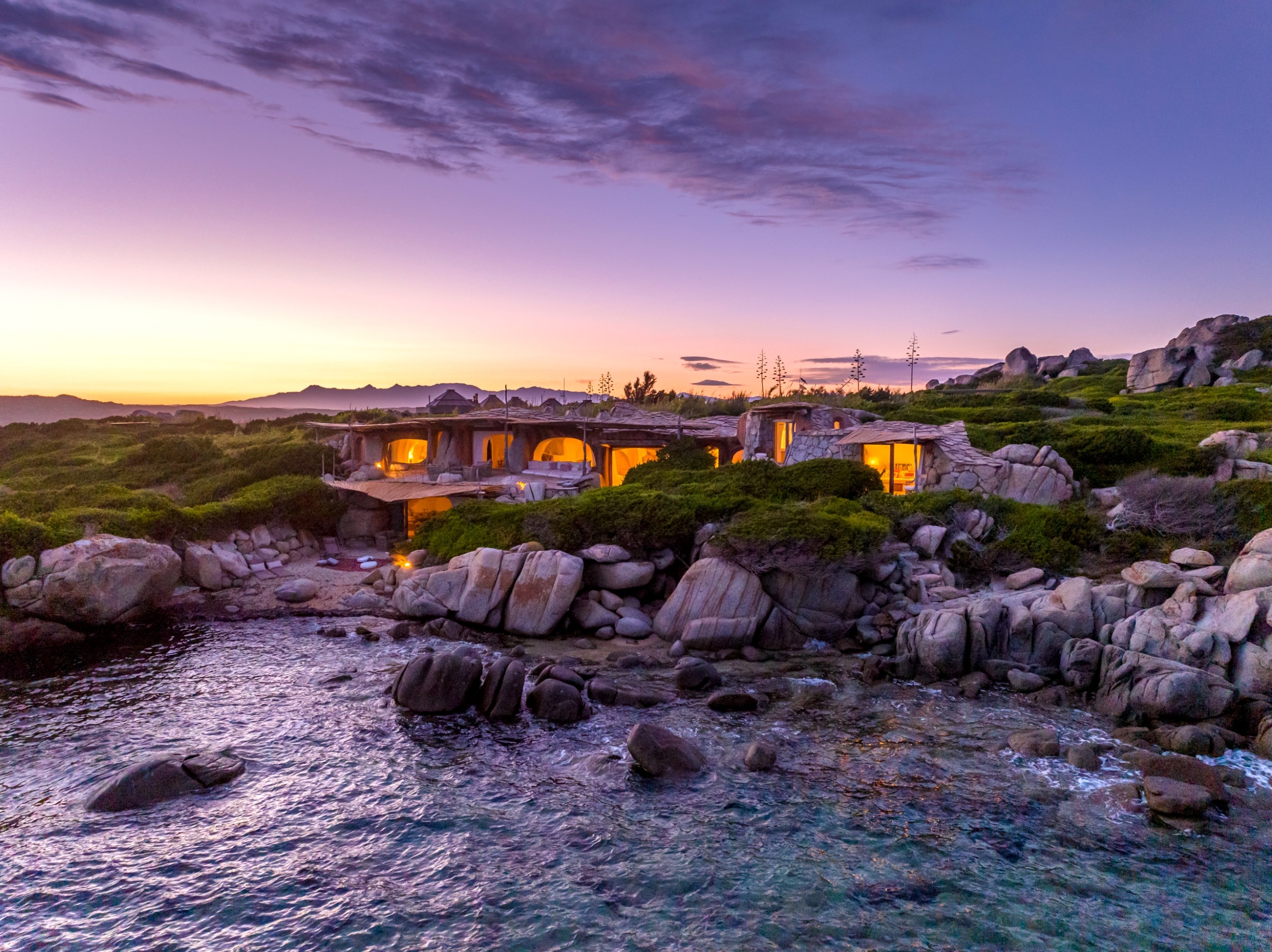  For sale : Waterfront property for sale - Private cove - Designed by Savin Coue… - 物件實景