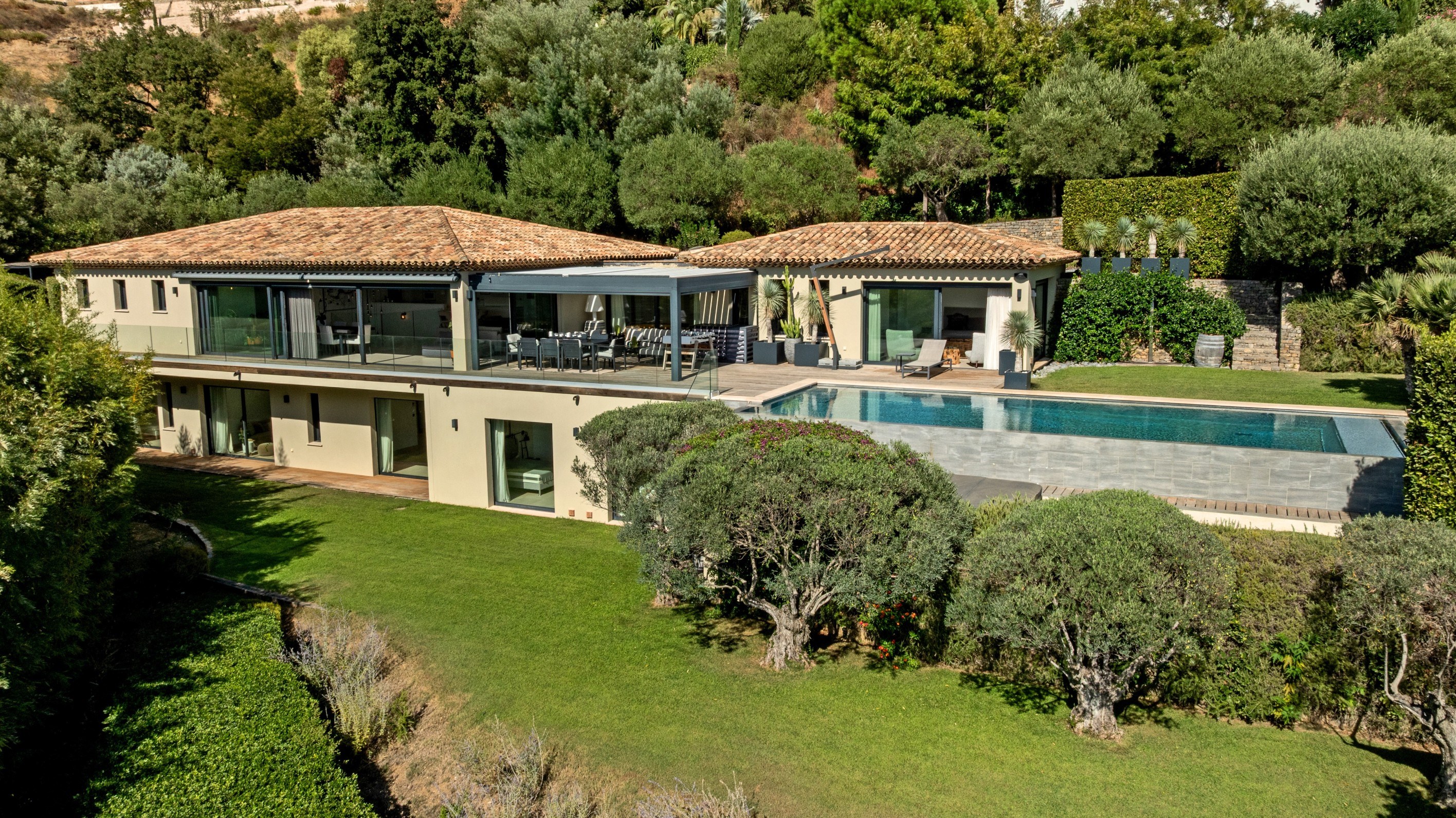  GRIMAUD – CONTEMPORARY VILLA WITH SEA VIEWS NEAR BEAUVALLON GOLF COURSE - 物件實景