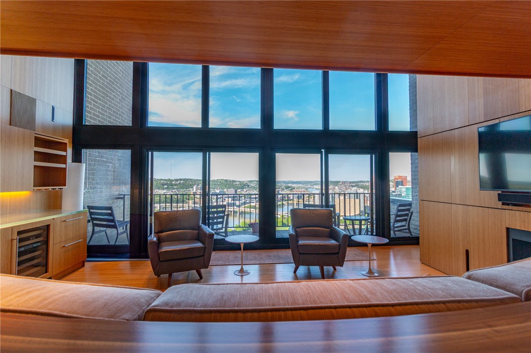 Pittsburgh, Pennsylvania, 15211, United States, 1 Bedroom Bedrooms, ,2 BathroomsBathrooms,Residential,For Sale,1981120