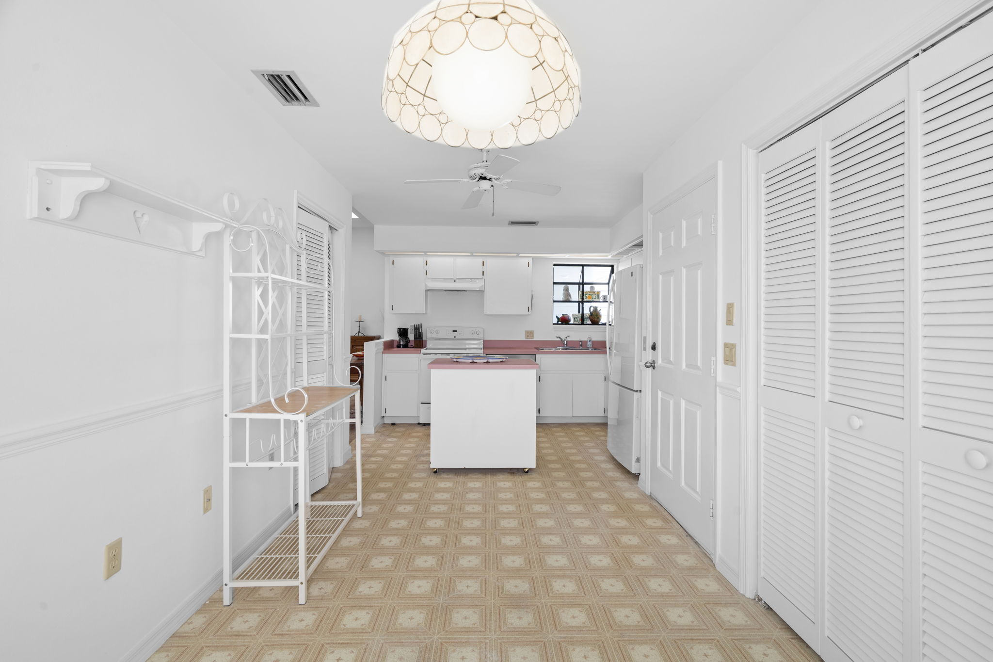 Tarpon Springs, Florida, 34689, United States, 3 Bedrooms Bedrooms, ,2 BathroomsBathrooms,Residential,For Sale,1976239