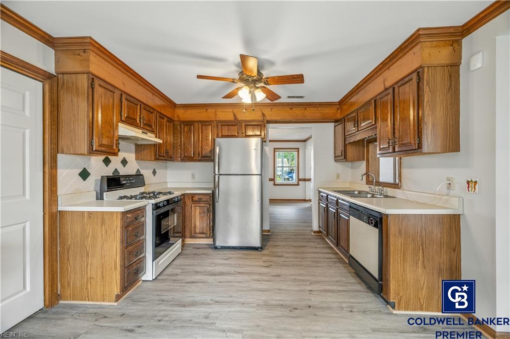 Virginia Beach Va, Virginia, 23454, United States, 4 Bedrooms Bedrooms, ,3 BathroomsBathrooms,Residential,For Sale,1919664