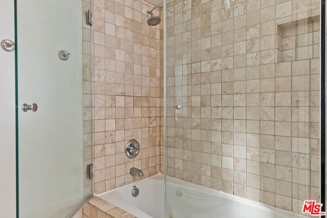 Los Angeles, California, 90008, United States, 4 Bedrooms Bedrooms, ,3 BathroomsBathrooms,Residential,For Sale,2001636