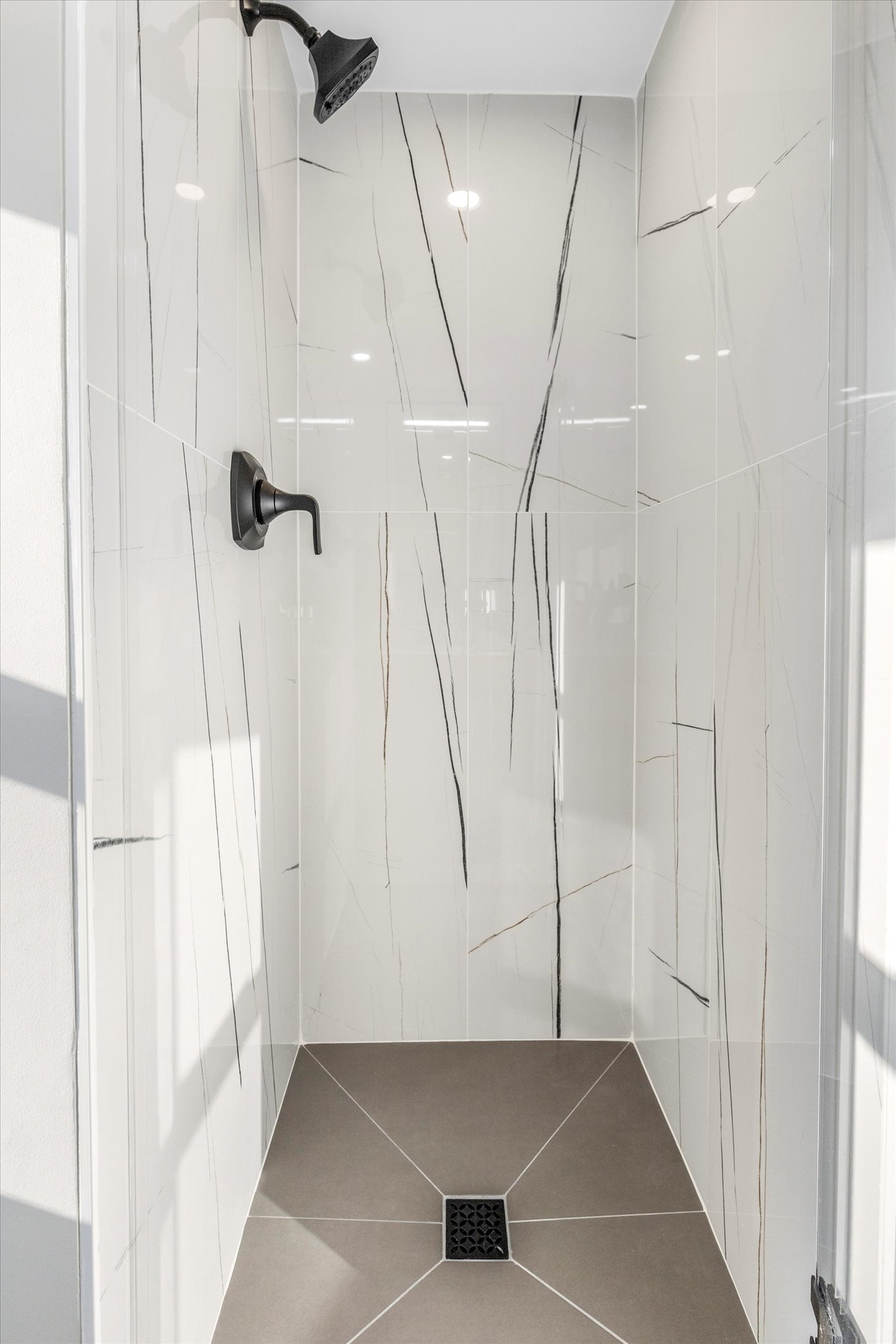 Clifton, New Jersey, 07014, United States, 4 Bedrooms Bedrooms, ,2 BathroomsBathrooms,Residential,For Sale,2005984