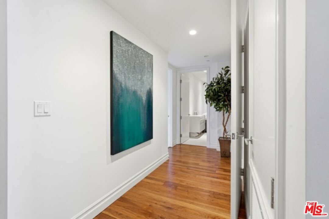 Los Angeles, California, 90010, United States, 3 Bedrooms Bedrooms, ,3 BathroomsBathrooms,Residential,For Sale,1997463