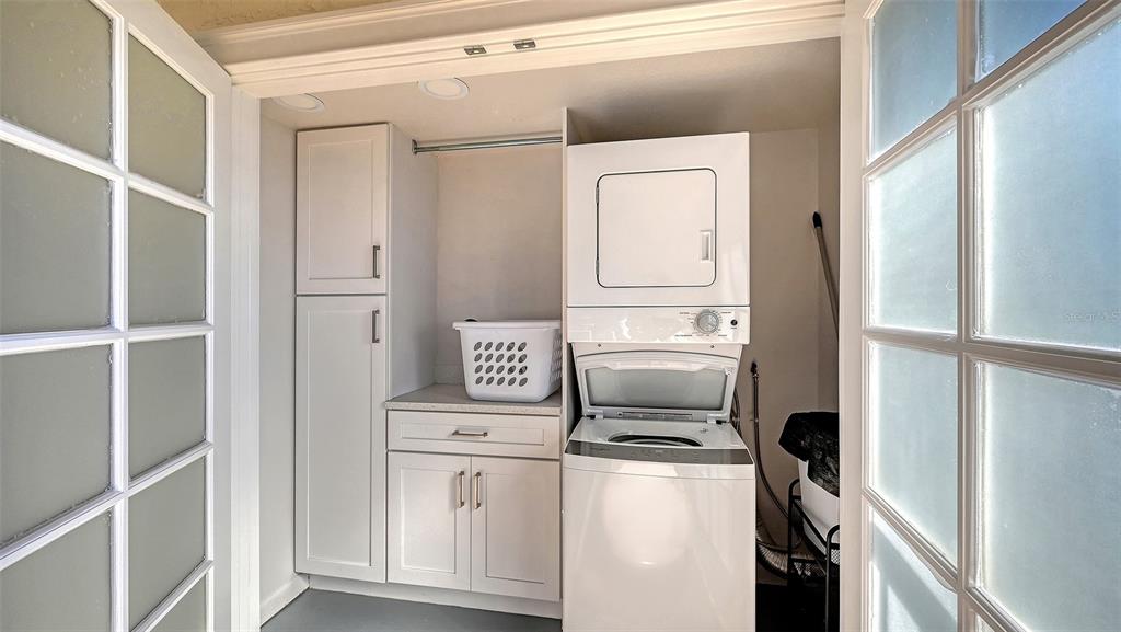 Sarasota, Florida, 34231, United States, 2 Bedrooms Bedrooms, ,2 BathroomsBathrooms,Residential,For Sale,1995583