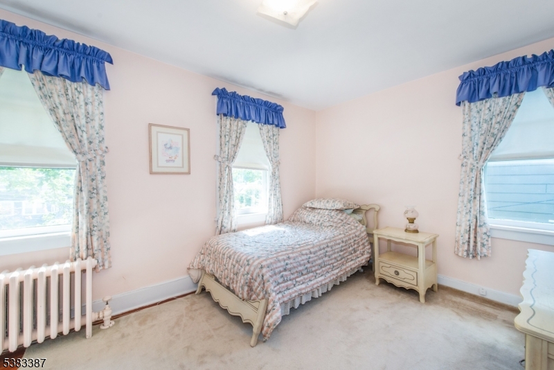 Verona Twp., New Jersey, 07044, United States, 3 Bedrooms Bedrooms, ,2 BathroomsBathrooms,Residential,For Sale,1961647