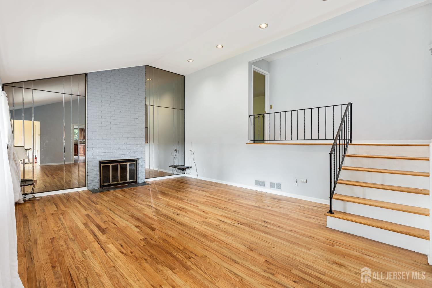 Bound Brook, New Jersey, 08805, United States, 3 Bedrooms Bedrooms, ,3 BathroomsBathrooms,Residential,For Sale,1982142