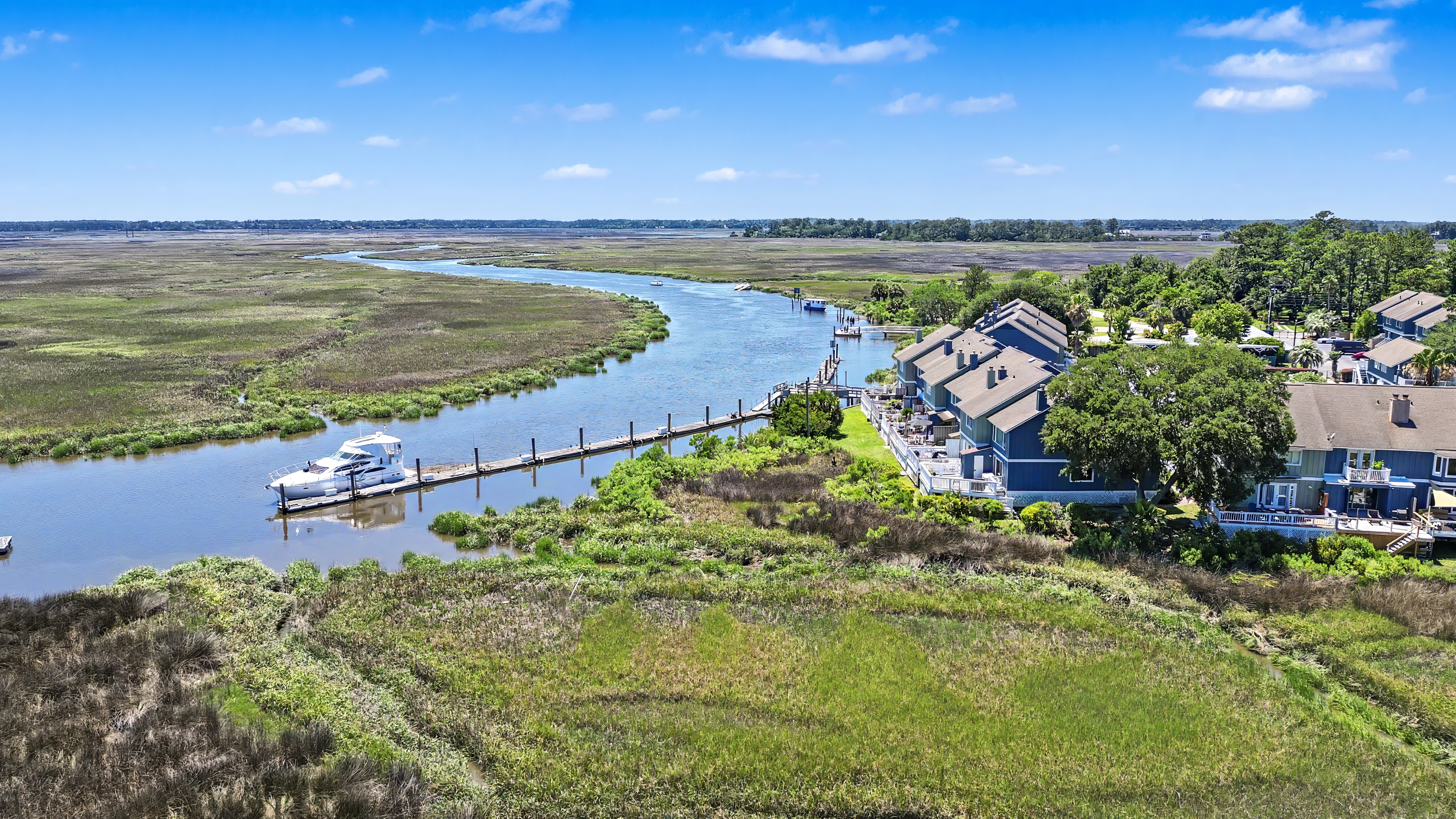  Stunning Waterfront Townhouse with Beautiful Updates Throughout - 物件實景