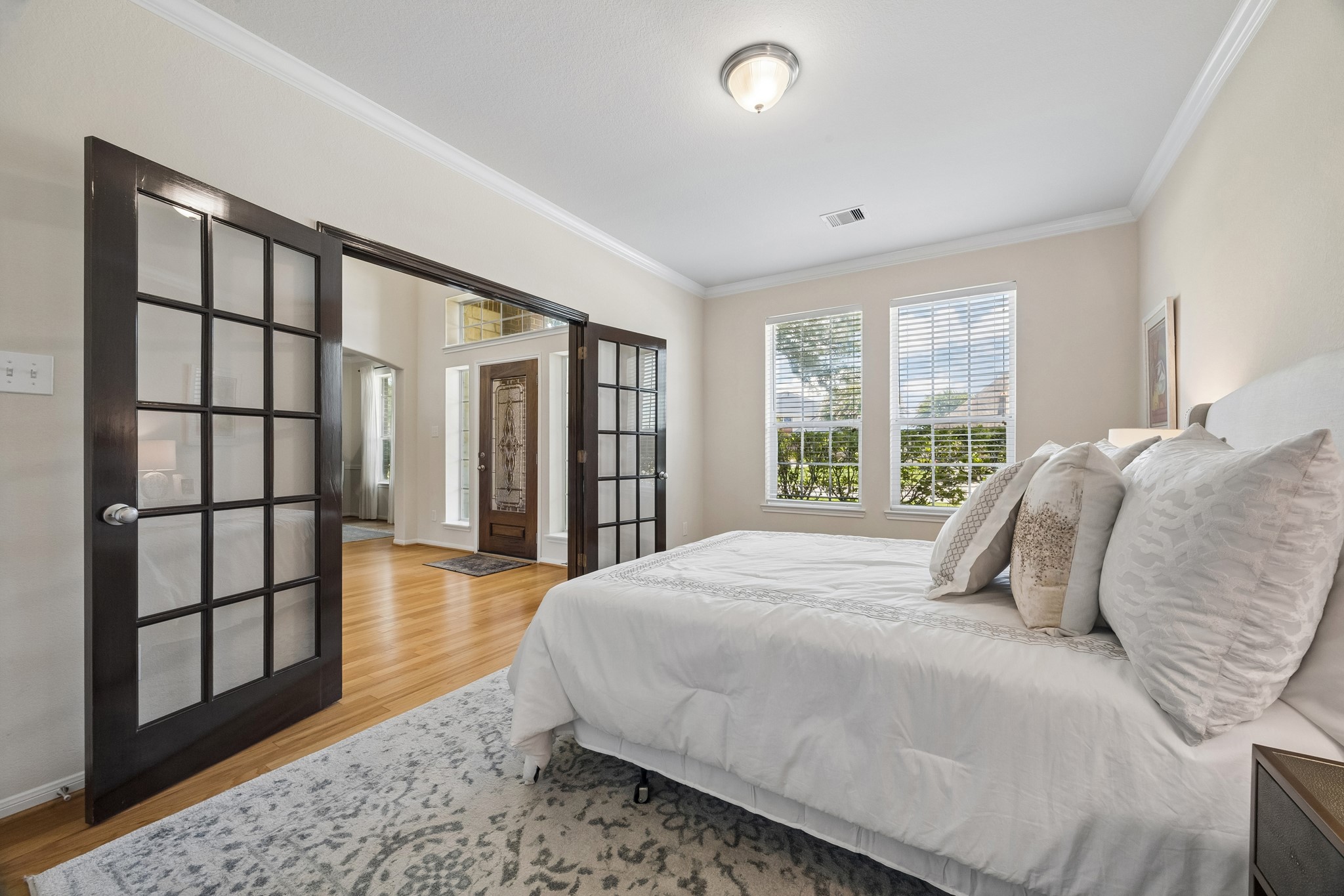  2400 Lakeway Drive - 物件實景