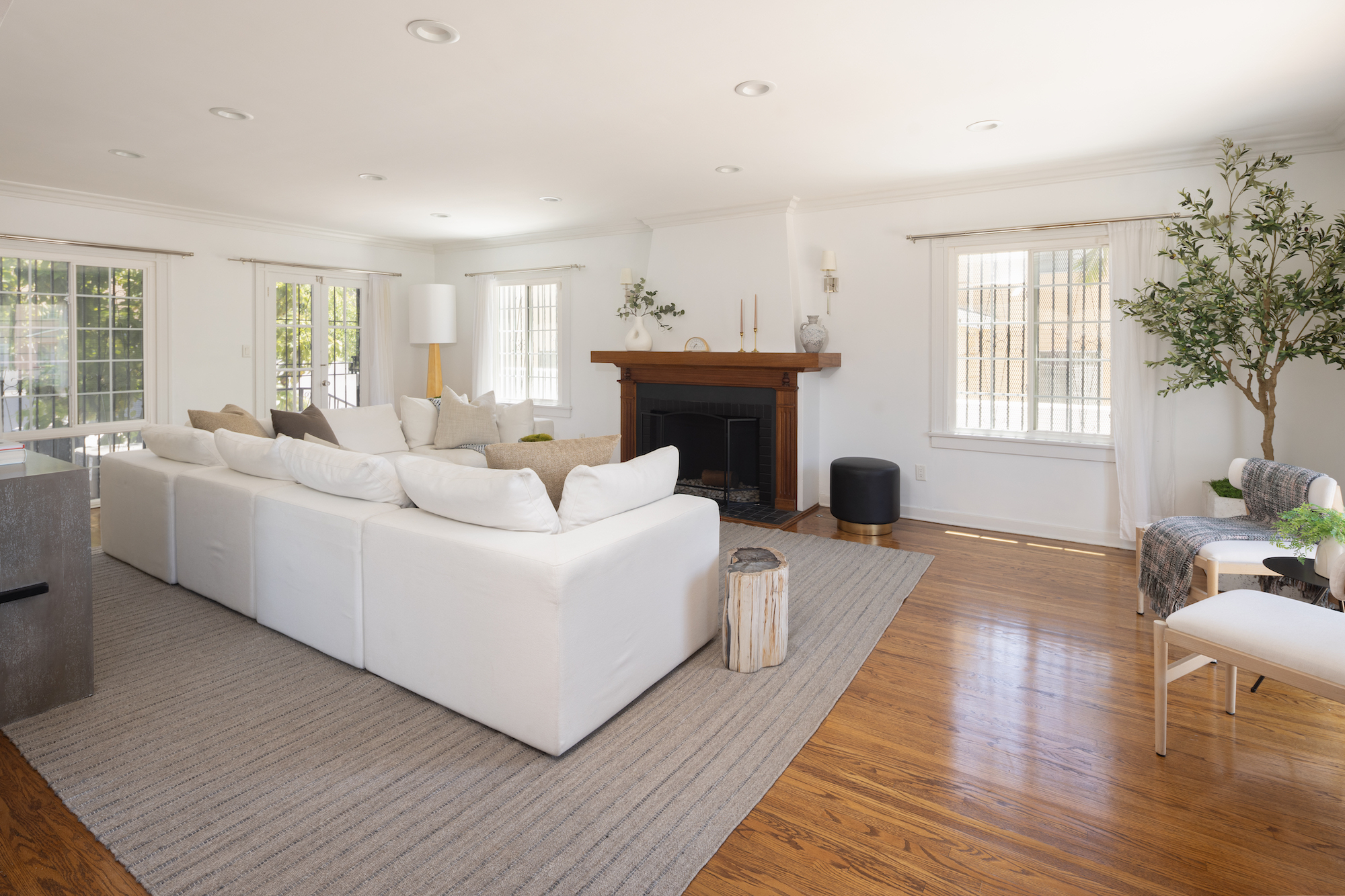 Los Angeles, California, 90029, United States, 4 Bedrooms Bedrooms, ,3 BathroomsBathrooms,Residential,For Sale,1864555