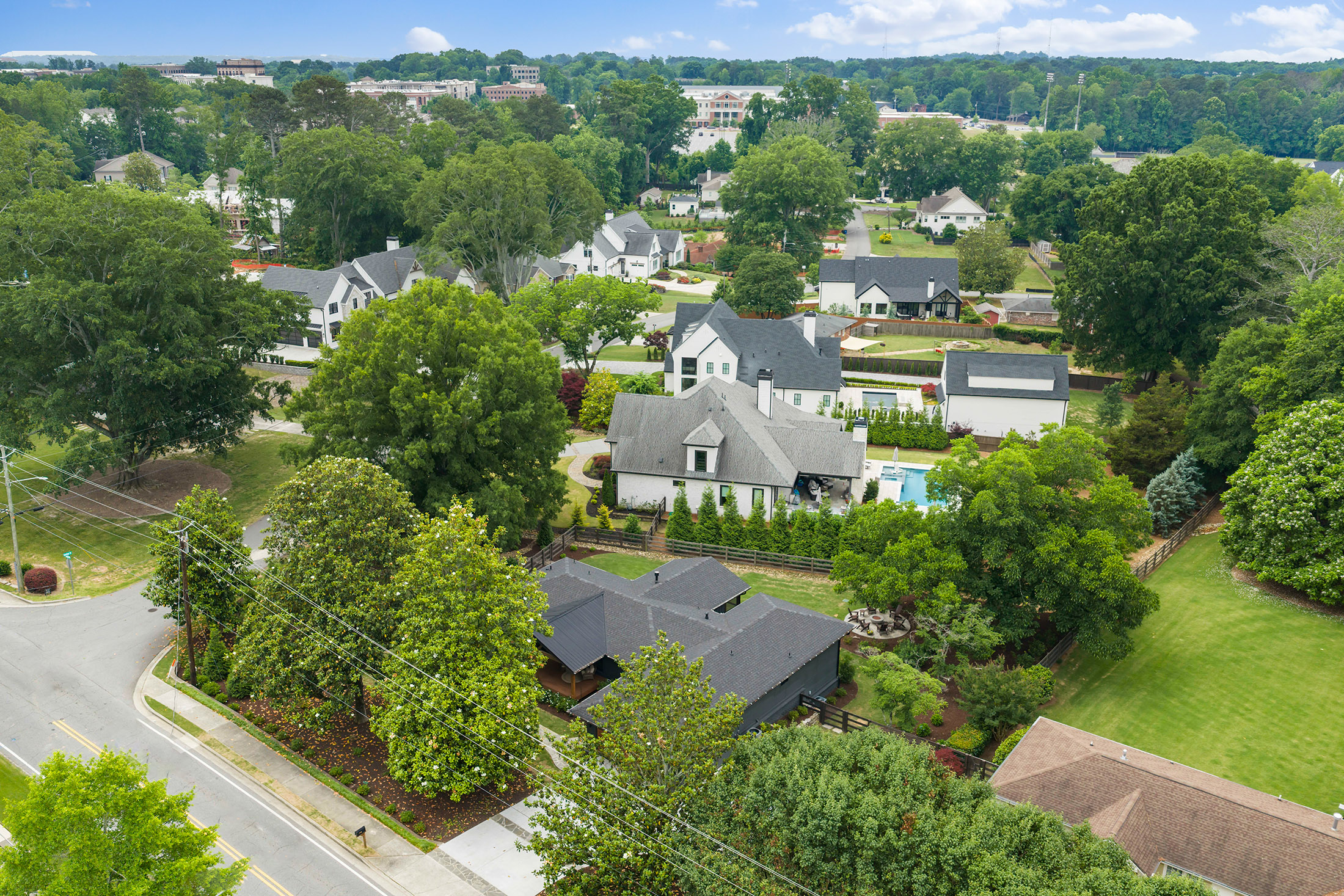  Extensively Renovated Home in the Heart of Downtown Alpharetta - 物件實景