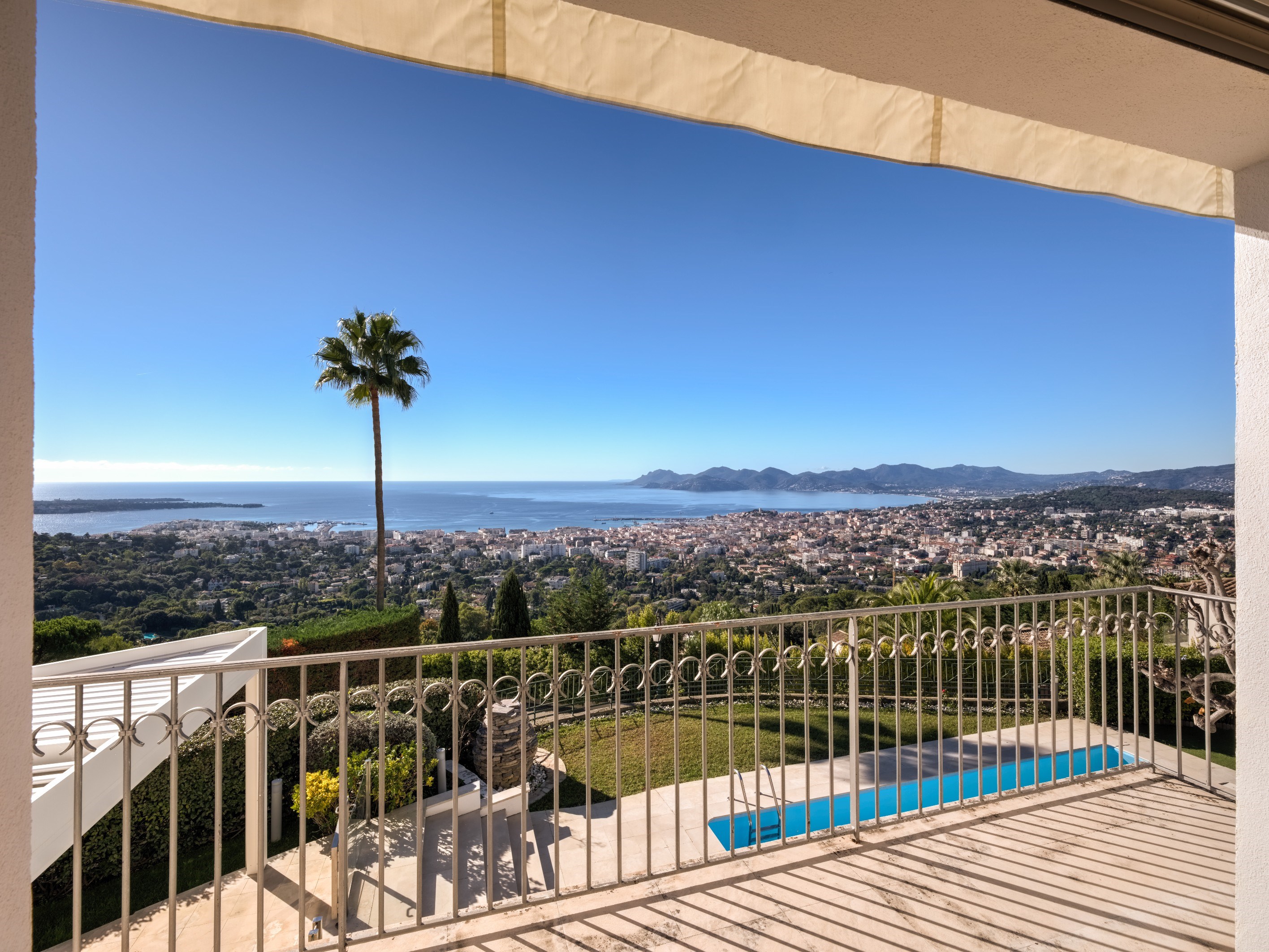  Cannes villa 211 sqm panoramic sea view Lérins Islands secure estate with pool - 物件實景