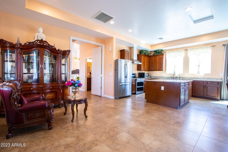 Witmann, Arizona, 85361, United States, 6 Bedrooms Bedrooms, ,3 BathroomsBathrooms,Residential,For Sale,1977429