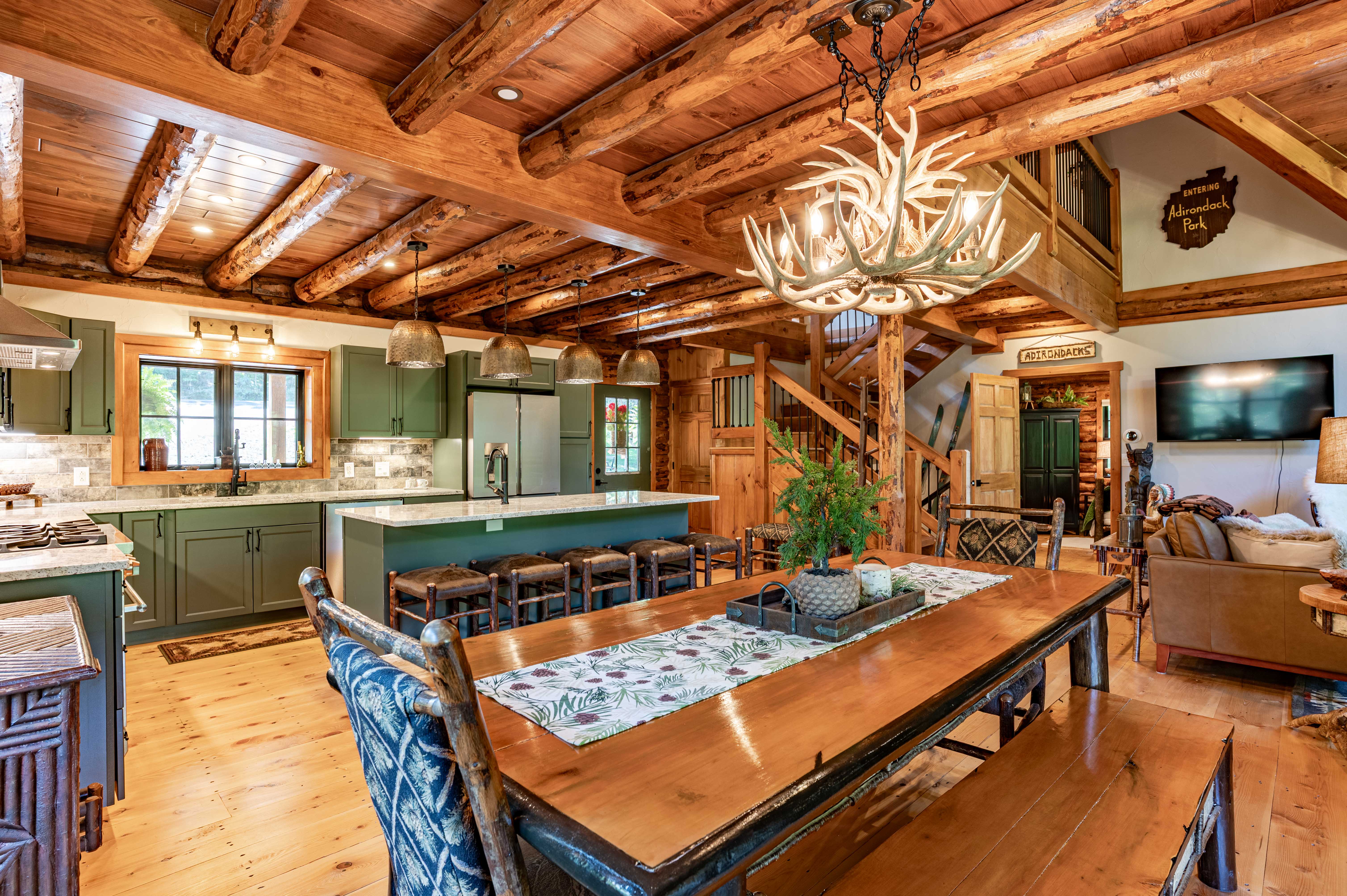  Log Cabin with Flair - 物件實景