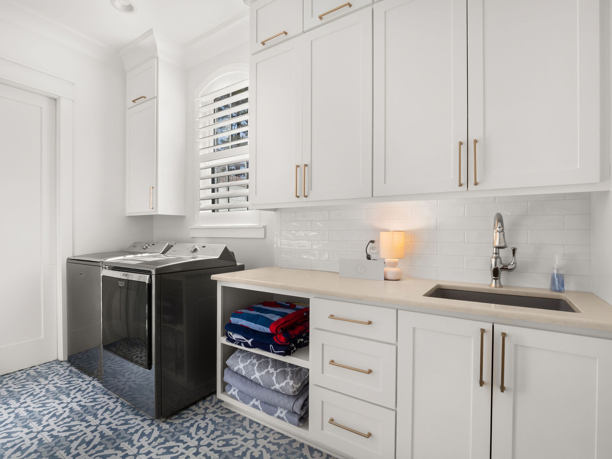 Many, Louisiana, 71449, United States, 3 Bedrooms Bedrooms, ,4 BathroomsBathrooms,Residential,For Sale,1998076