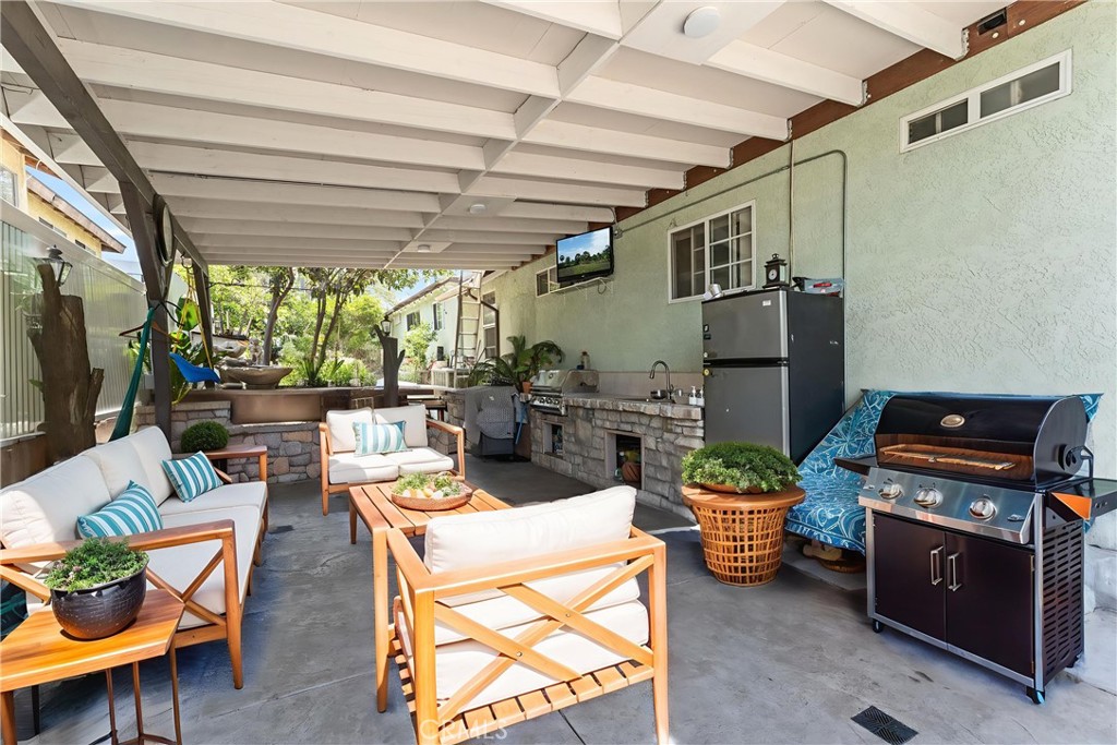 Los Angeles, California, 90033, United States, 4 Bedrooms Bedrooms, ,3 BathroomsBathrooms,Residential,For Sale,1834728