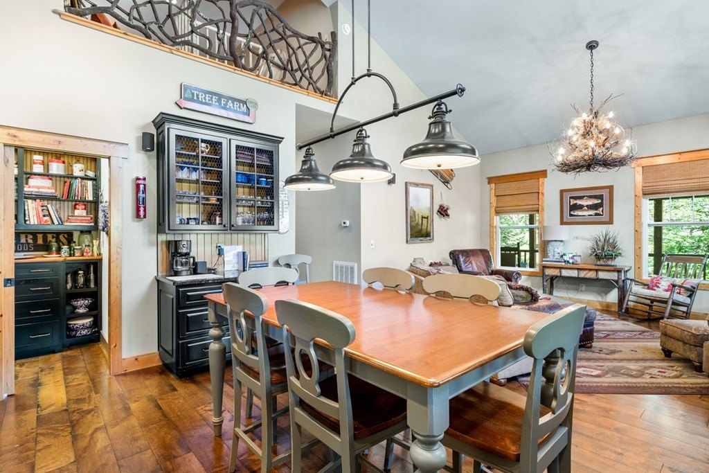 Murphy, North Carolina, 28906, United States, 3 Bedrooms Bedrooms, ,3 BathroomsBathrooms,Residential,For Sale,1982645