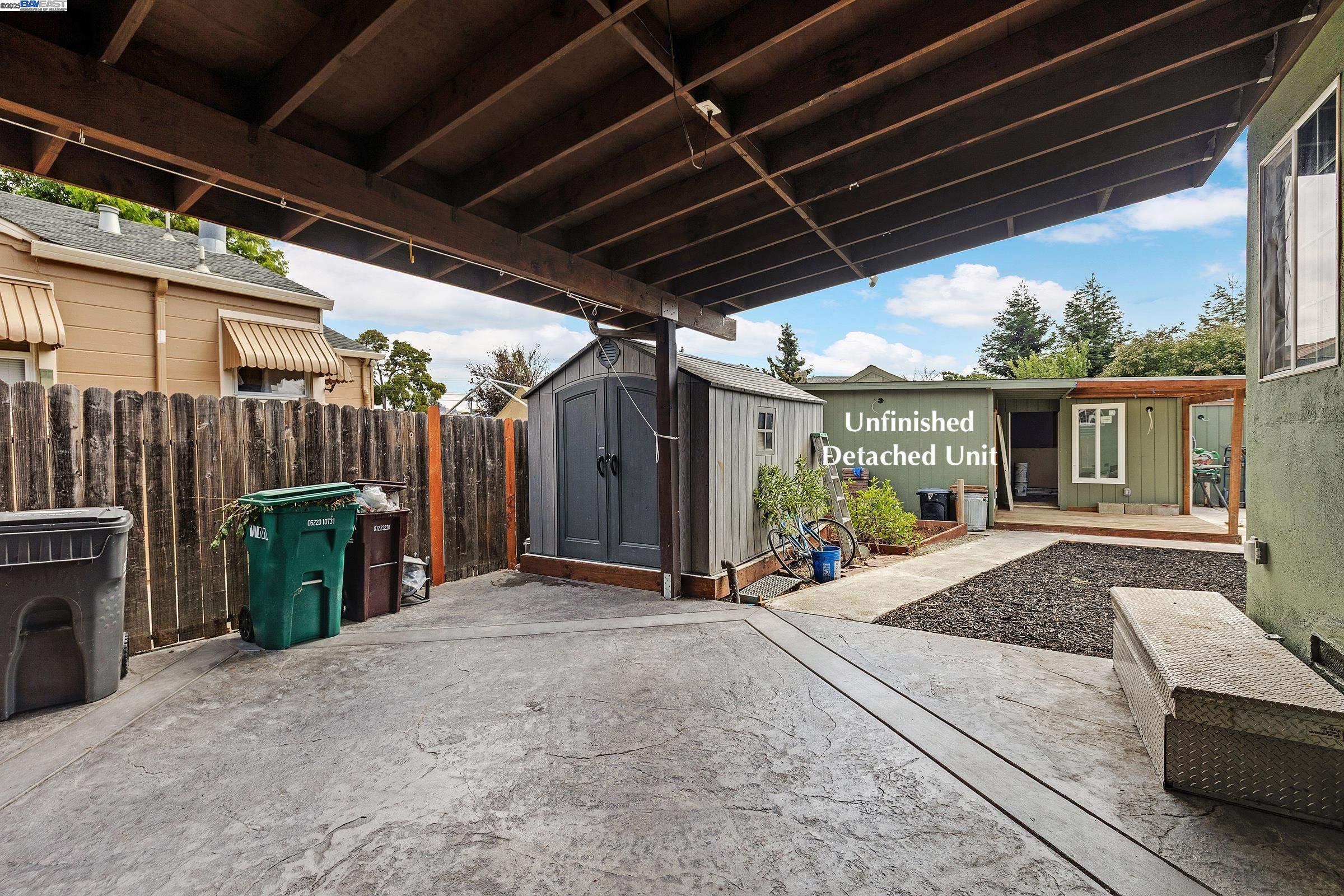 Oakland, California, 94605, United States, 4 Bedrooms Bedrooms, ,1 BathroomBathrooms,Residential,For Sale,1941828