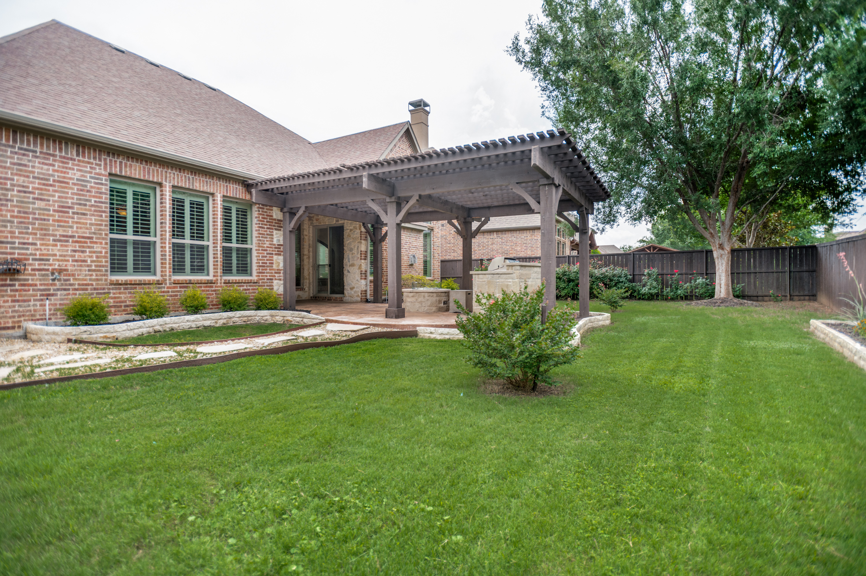  Beautiful One-Story Home is Refreshed and Move-in Ready - 物件實景