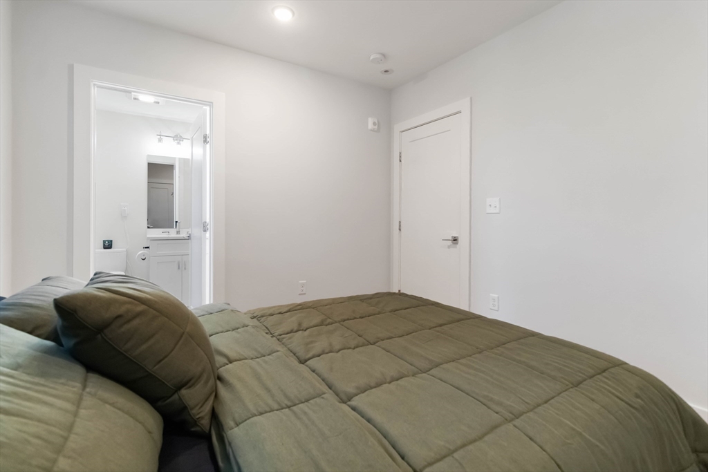 Quincy, Massachusetts, 02171, United States, 3 Bedrooms Bedrooms, ,2 BathroomsBathrooms,Residential,For Sale,1939729