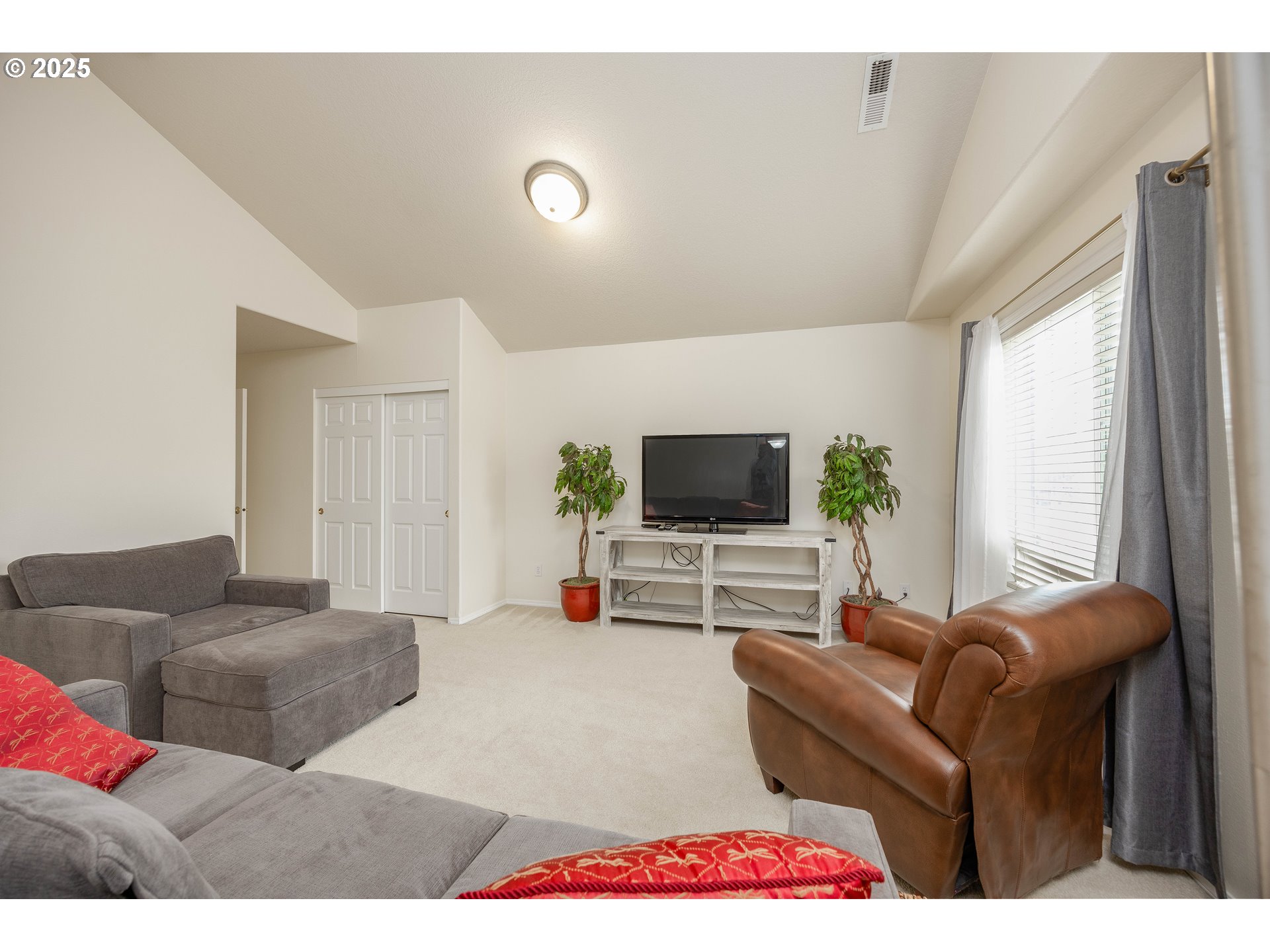 Portland, Oregon, 97229, United States, 4 Bedrooms Bedrooms, ,2 BathroomsBathrooms,Residential,For Sale,1877425