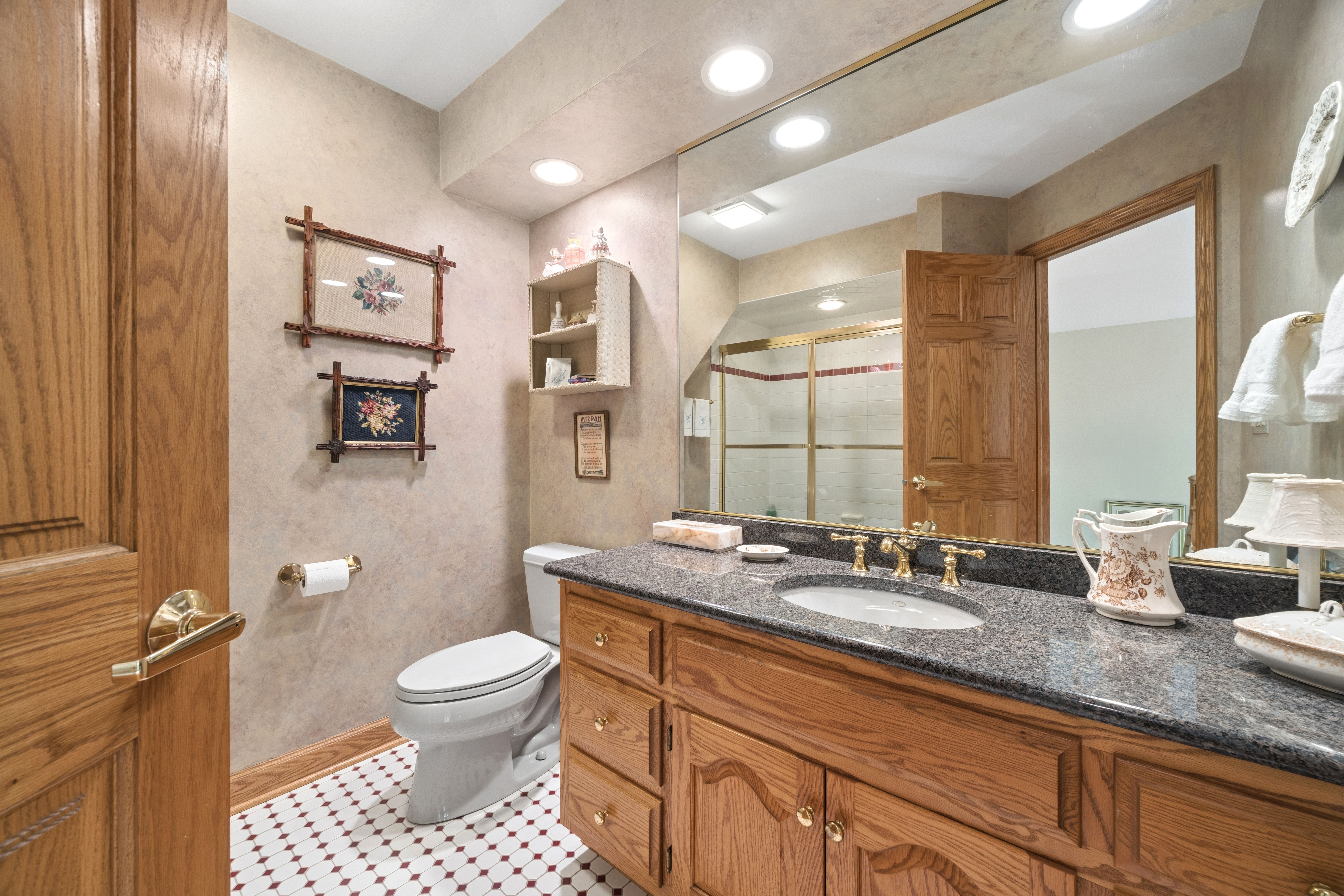  Lovely and Meticulously Maintained Townhome in Desirable Tartan Lakes - 物件實景