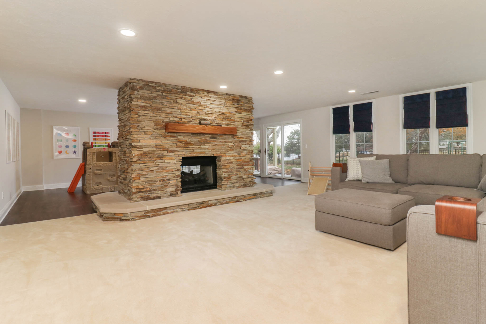 Bloomington, Illinois, 61704, United States, 5 Bedrooms Bedrooms, ,4 BathroomsBathrooms,Residential,For Sale,1991973