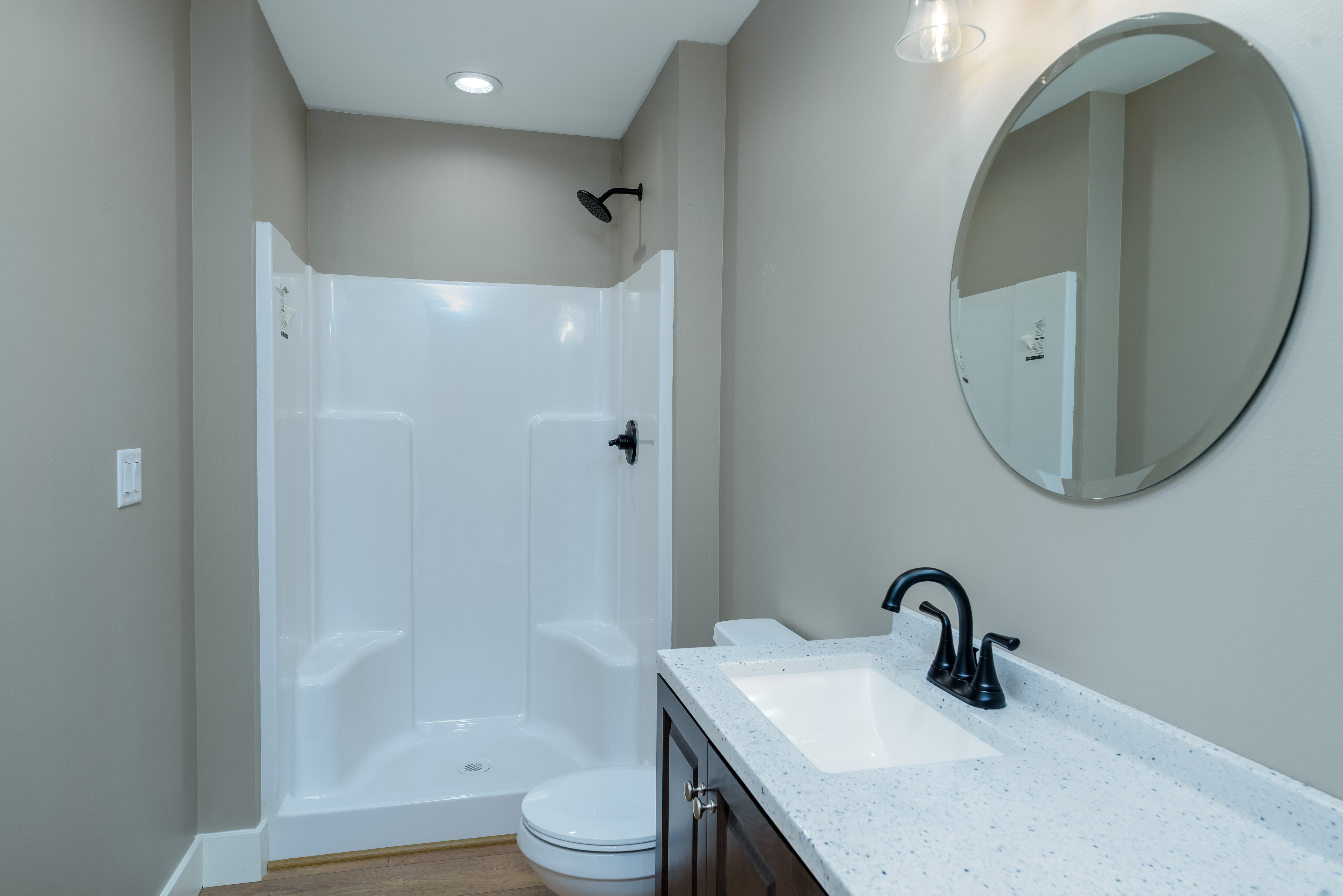 Moses Lake, Washington, 98837, United States, 3 Bedrooms Bedrooms, ,3 BathroomsBathrooms,Residential,For Sale,1980508