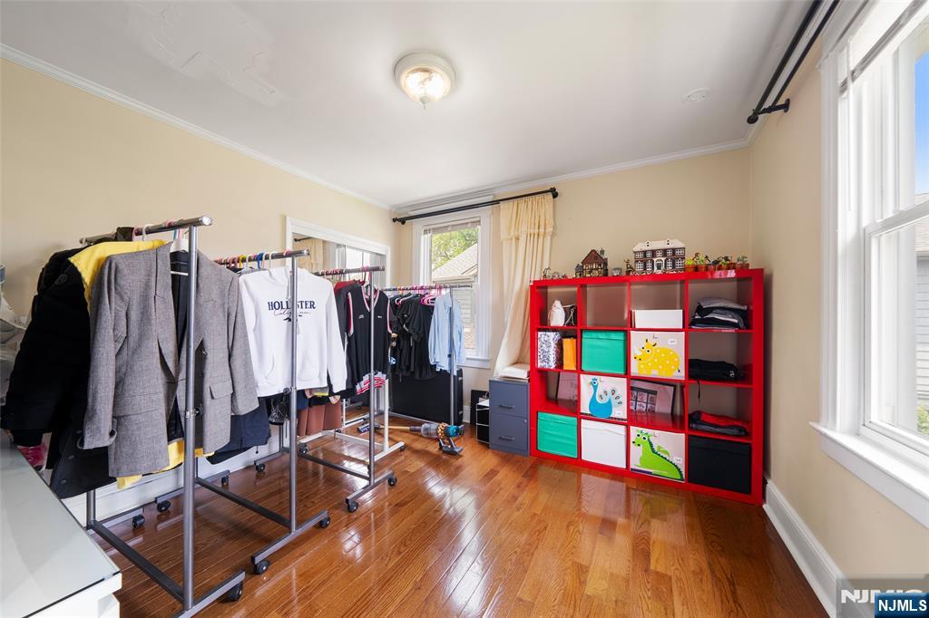 Fort Lee, New Jersey, 07024, United States, 4 Bedrooms Bedrooms, ,3 BathroomsBathrooms,Residential,For Sale,1850035