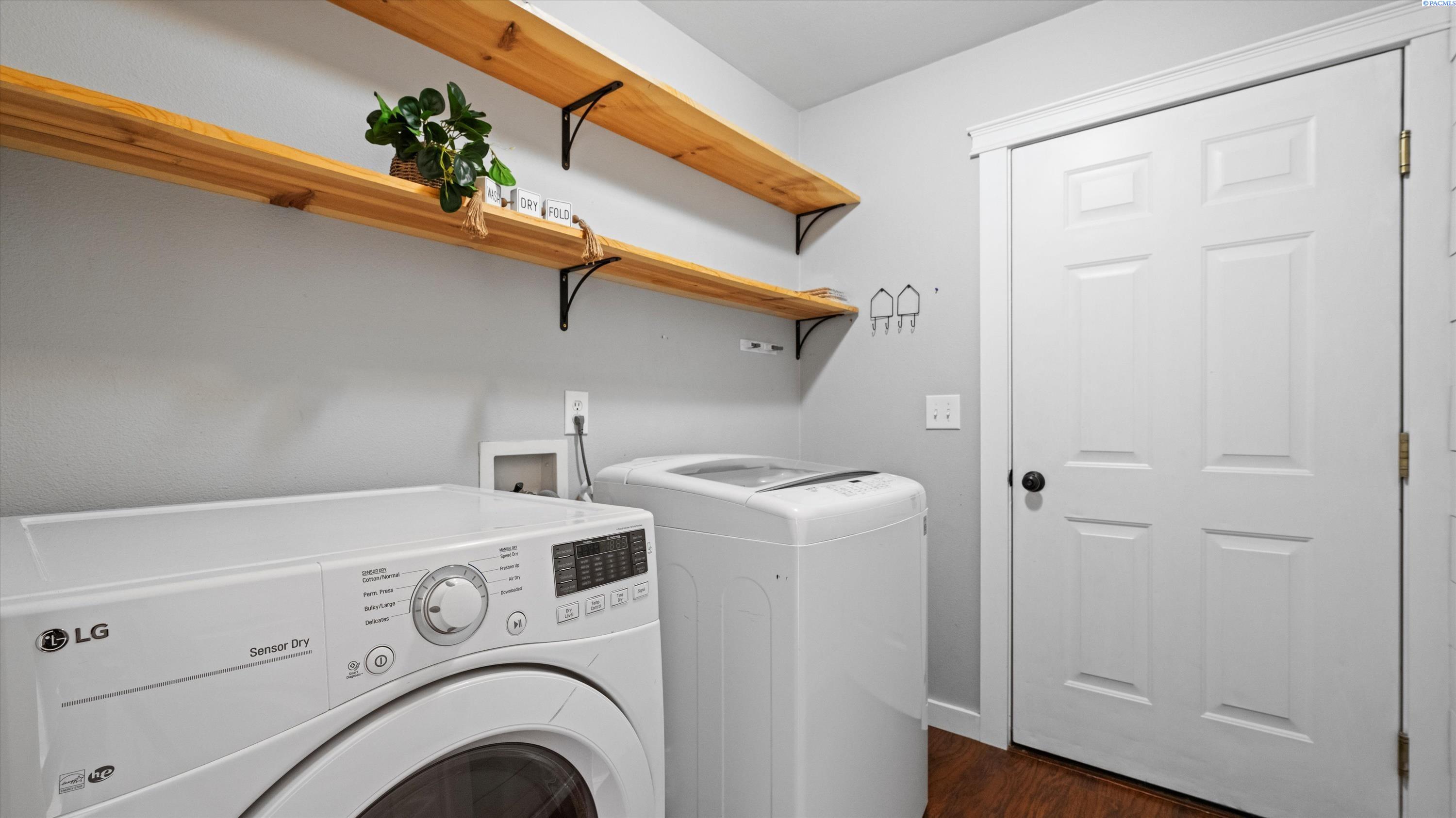 Pasco, Washington, 99301, United States, 4 Bedrooms Bedrooms, ,2 BathroomsBathrooms,Residential,For Sale,1956772