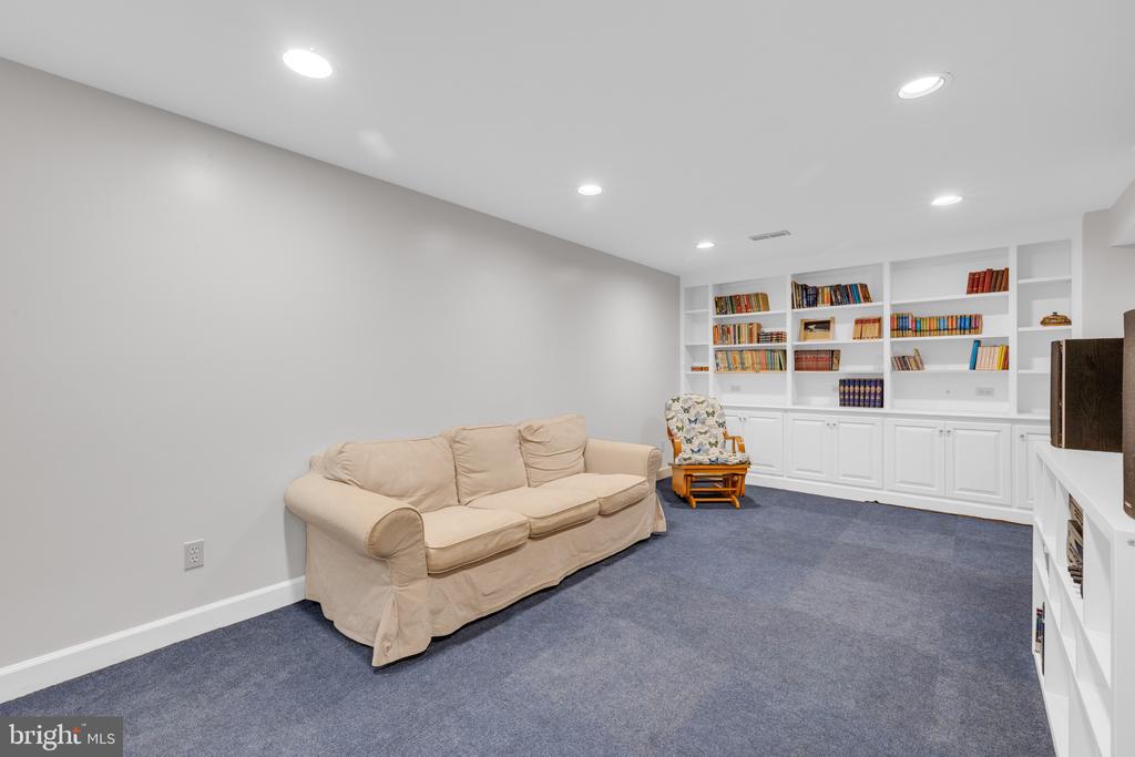 Warrenton, Virginia, 20187, United States, 3 Bedrooms Bedrooms, ,4 BathroomsBathrooms,Residential,For Sale,1977247