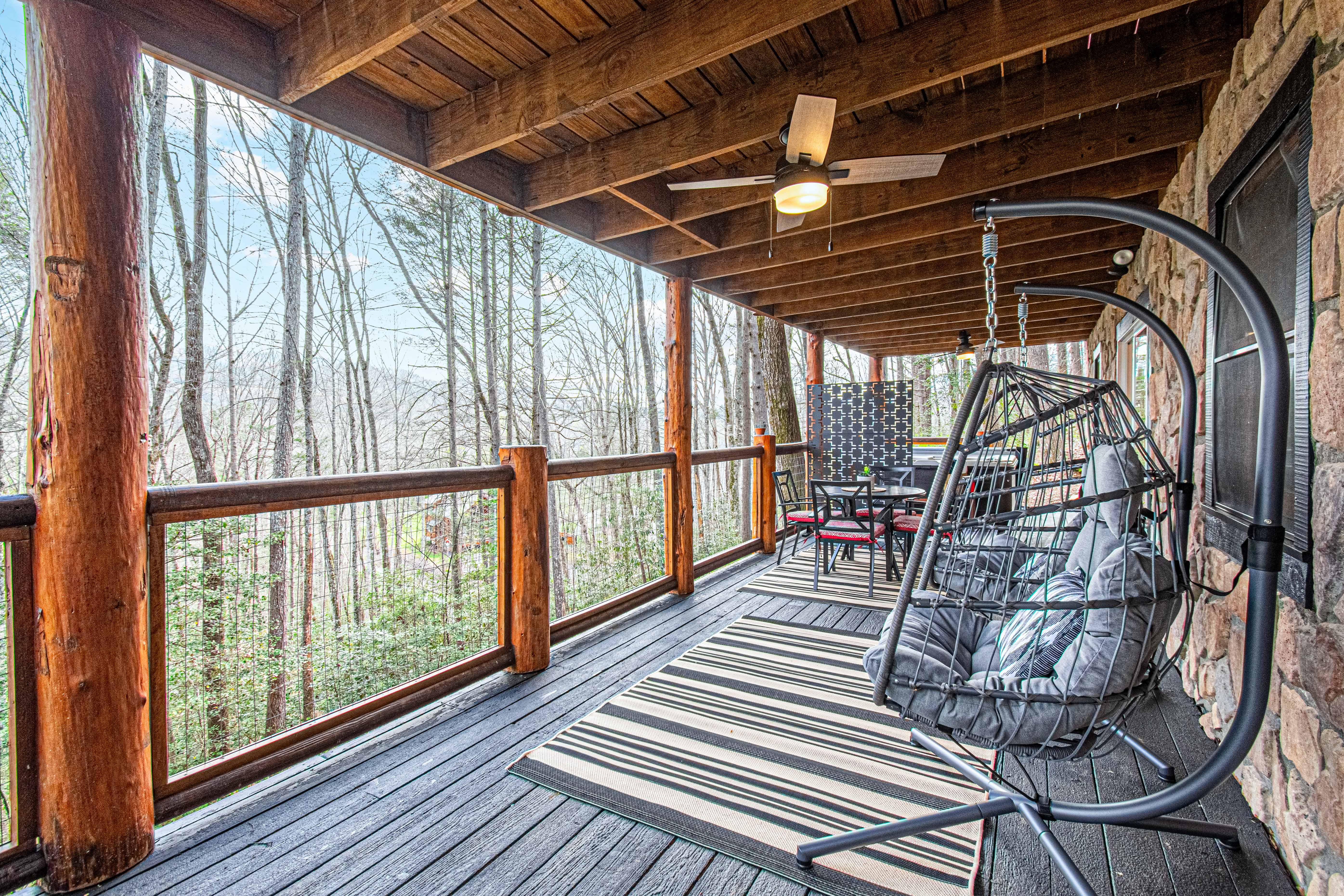 Gatlinburg, Tennessee, 37738, United States, 3 Bedrooms Bedrooms, ,4 BathroomsBathrooms,Residential,For Sale,1977450