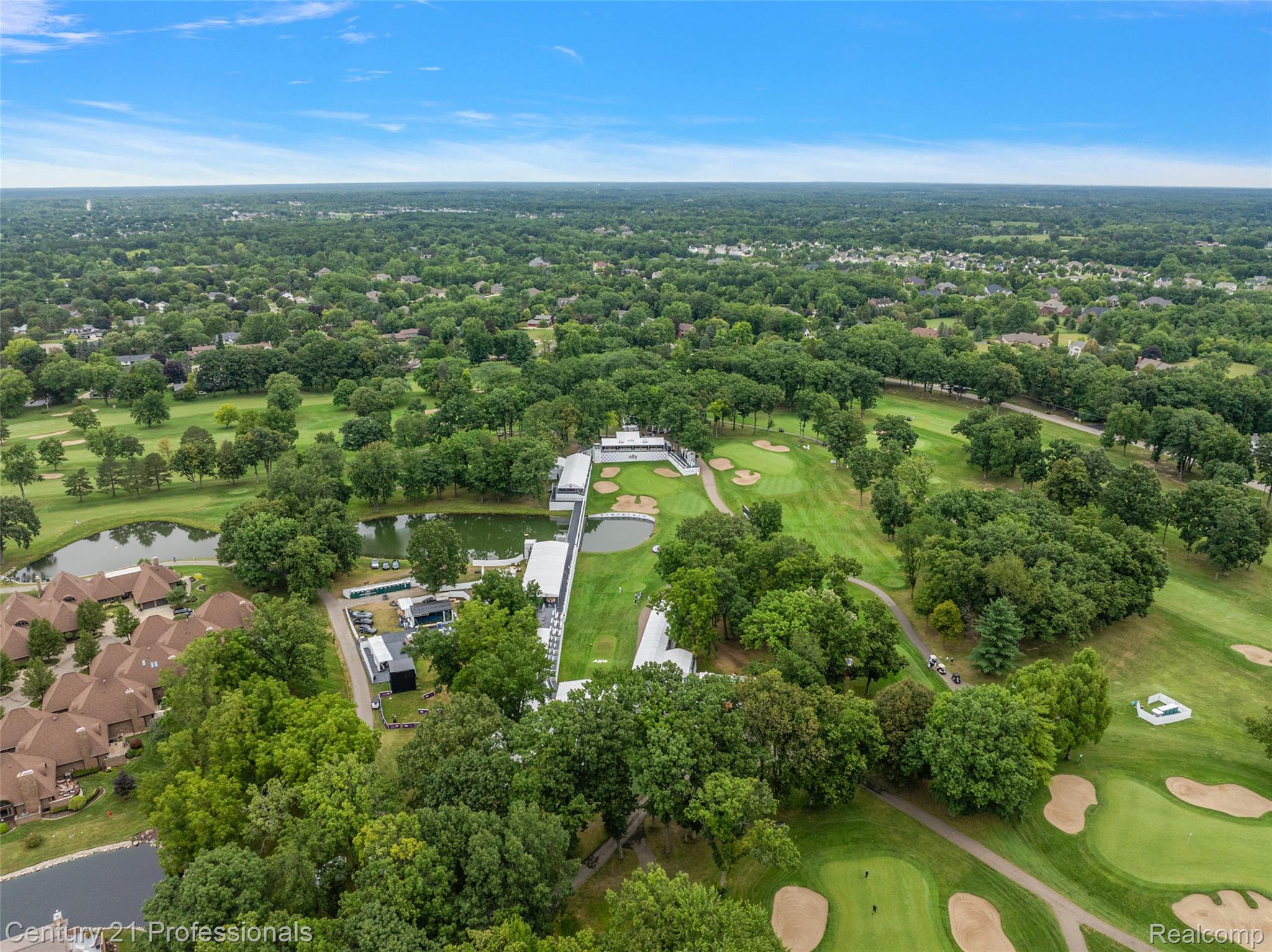 GrandBlanc, Michigan, 48439, United States, 4 Bedrooms Bedrooms, ,5 BathroomsBathrooms,Residential,For Sale,1980457