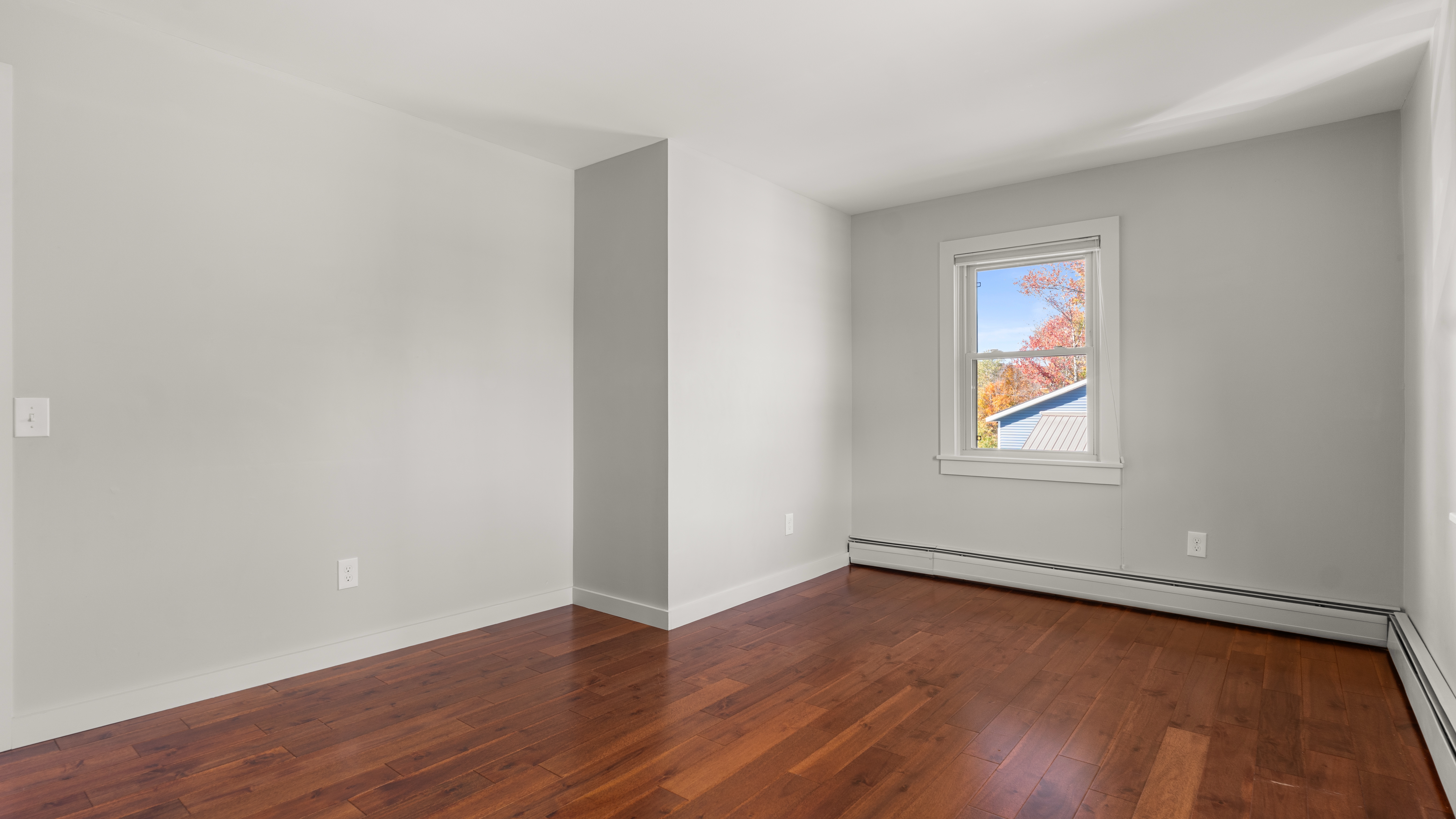  Move-In Ready Pittsfield Raised Ranch  Updated 3-Bed with Heated 3-Bay Detached - 物件實景