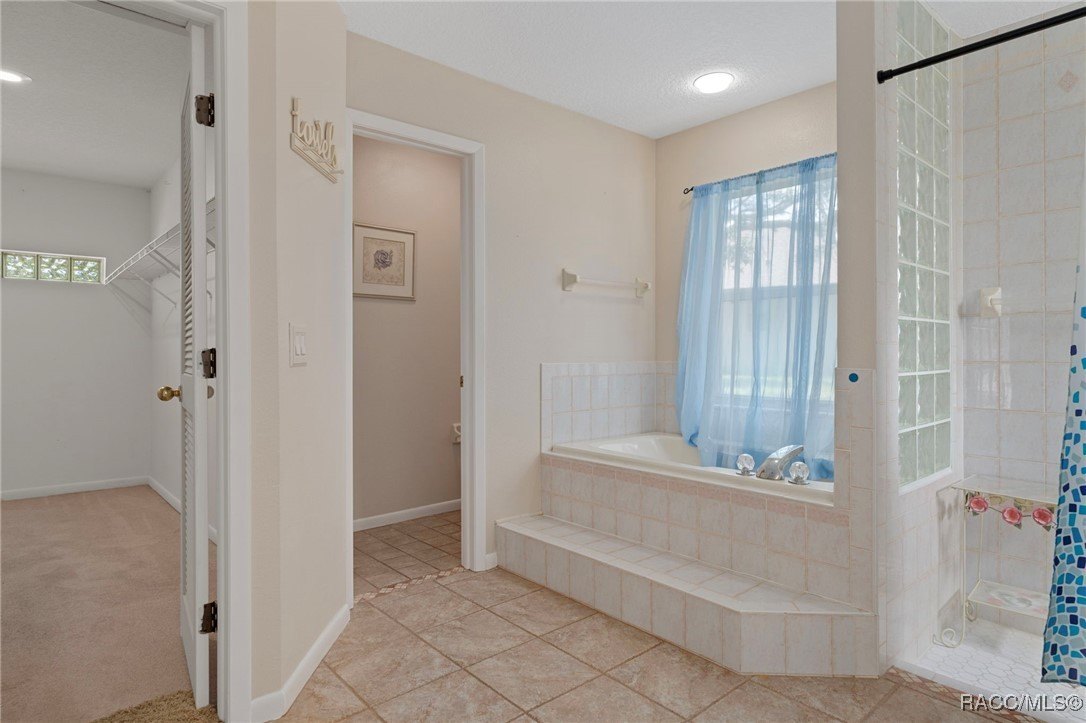 Homosassa, Florida, 34446, United States, 5 Bedrooms Bedrooms, ,4 BathroomsBathrooms,Residential,For Sale,1916240