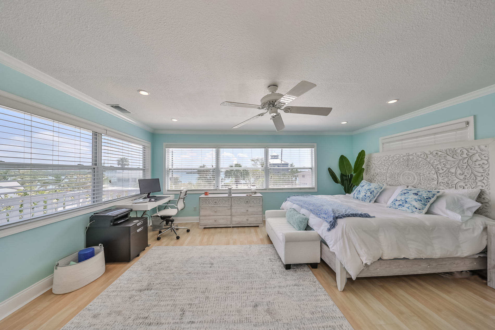 Madeira Beach, Florida, 33708, United States, 2 Bedrooms Bedrooms, ,2 BathroomsBathrooms,Residential,For Sale,1977709