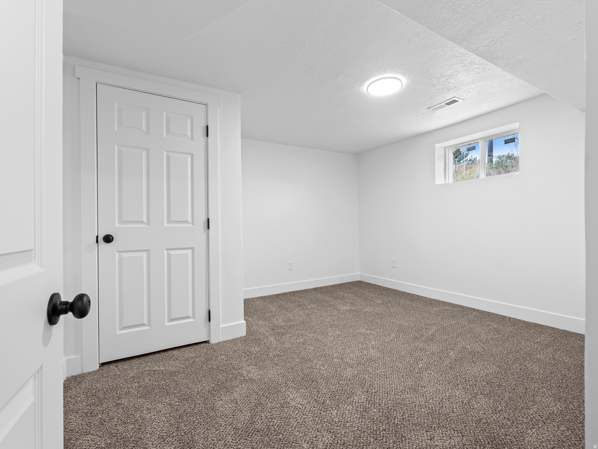 Murray, Utah, 84117, United States, 6 Bedrooms Bedrooms, ,2 BathroomsBathrooms,Residential,For Sale,1989540