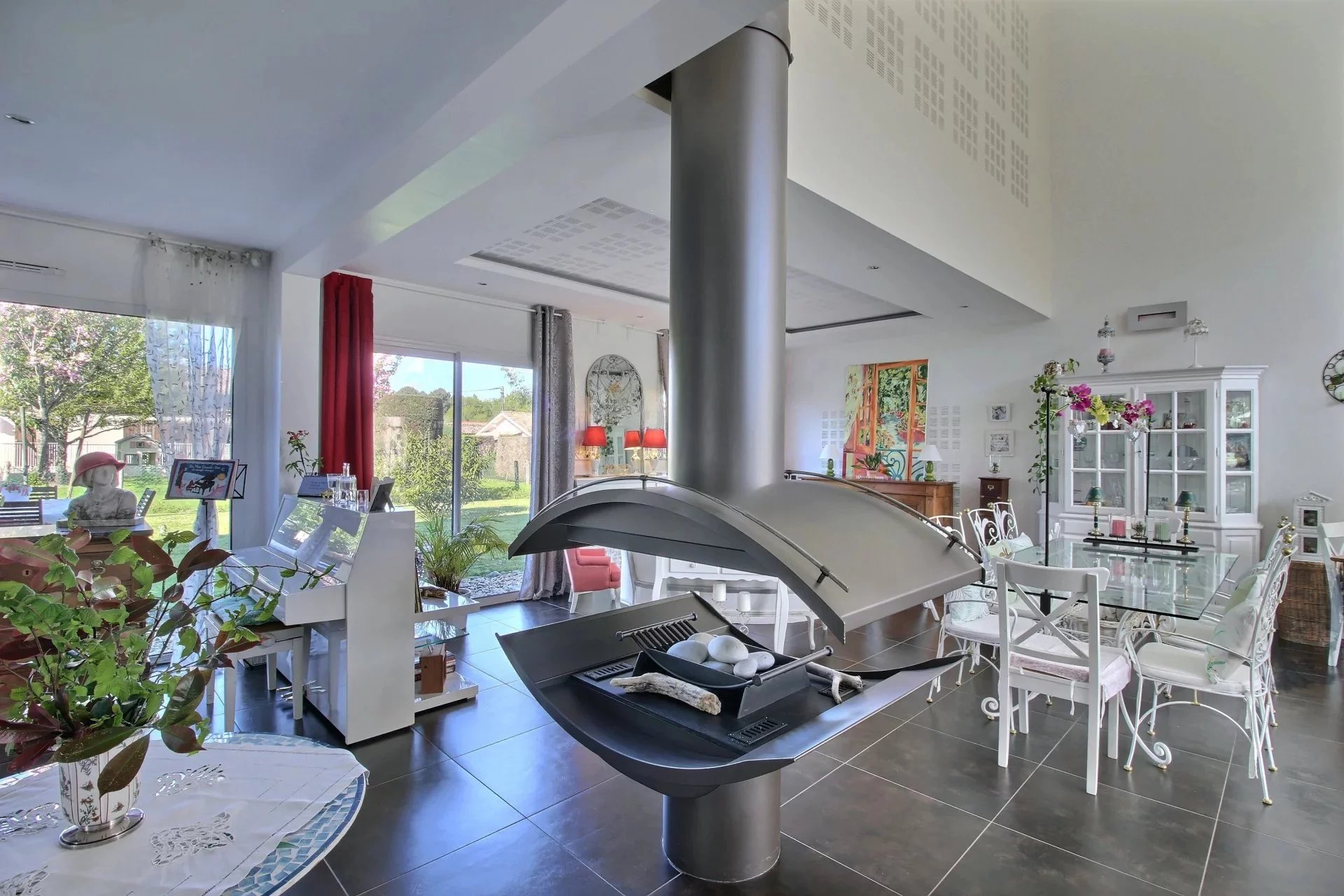 Le Barp, New Aquitaine, 33114, FR, 5 Bedrooms Bedrooms, ,7 BathroomsBathrooms,Residential,For Sale,1787405