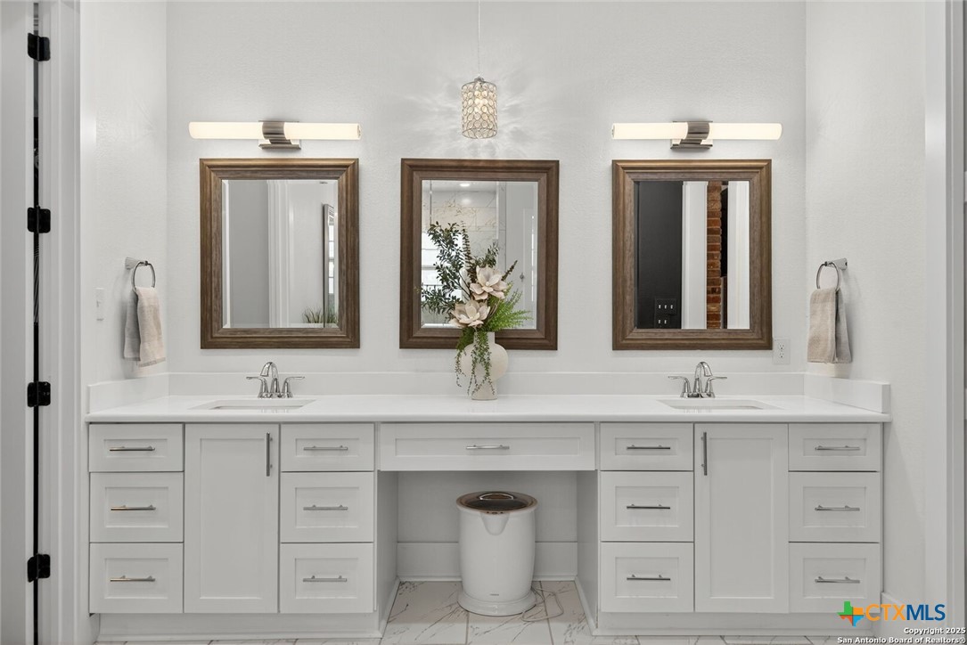 San Antonio, Texas, 78204, United States, 4 Bedrooms Bedrooms, ,4 BathroomsBathrooms,Residential,For Sale,1989633