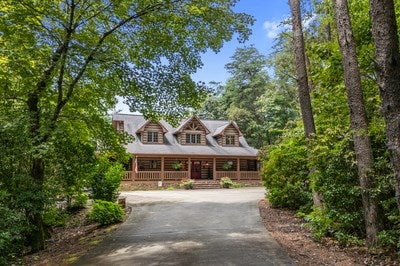 Murphy, North Carolina, 28906, United States, 3 Bedrooms Bedrooms, ,6 BathroomsBathrooms,Residential,For Sale,1933143